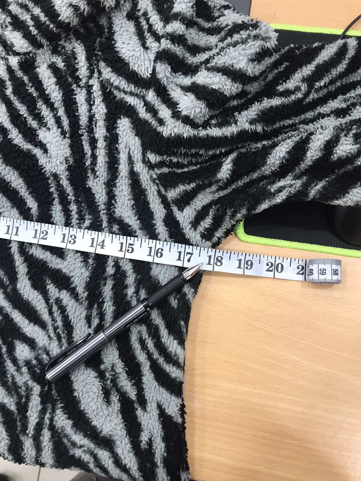 Japanese Brand 🔥 Zebra Print Fuzzy Hoodie Jacket – Size M 🔥 Size US M / EU 48-50 / 2 - 21 Thumbnail