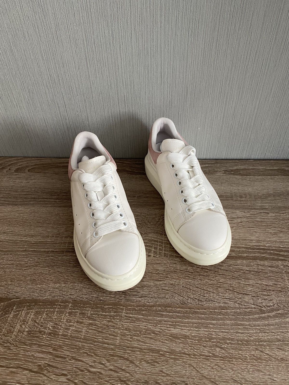 Alexander McQueen Alexander Mcqueen White Pink sneakers Size US 7 / IT 37 - 2 Thumbnail