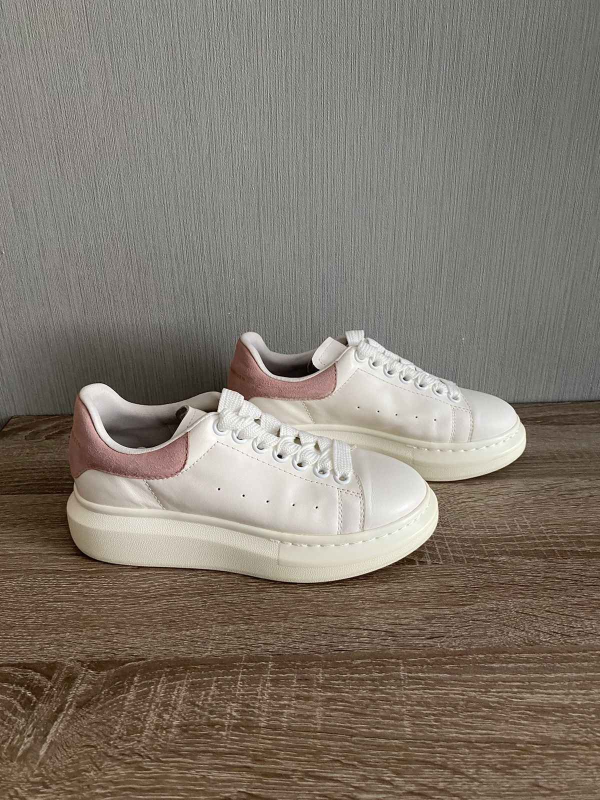 Alexander McQueen Alexander Mcqueen White Pink sneakers Size US 7 / IT 37 - 5 Thumbnail