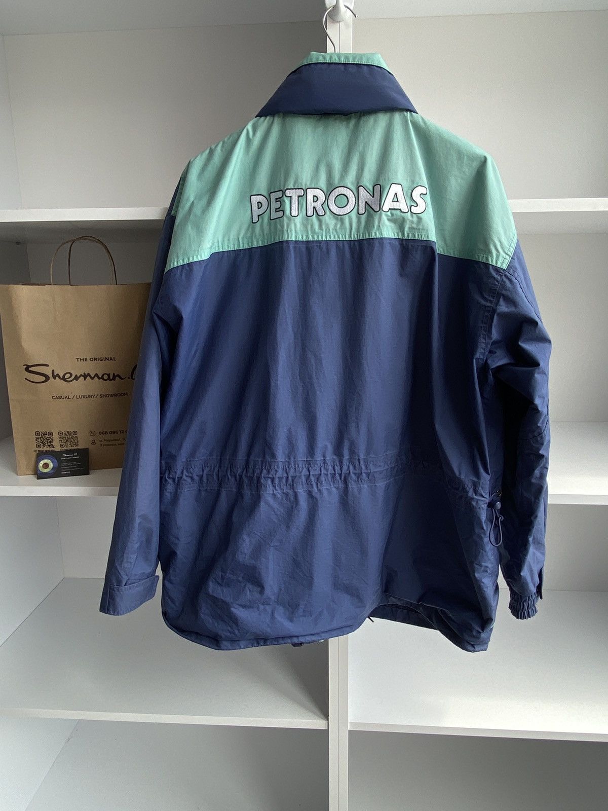 Other Vintage Red Bull racing jacket parka petronas Size US L / EU 52-54 / 3 - 5 Thumbnail