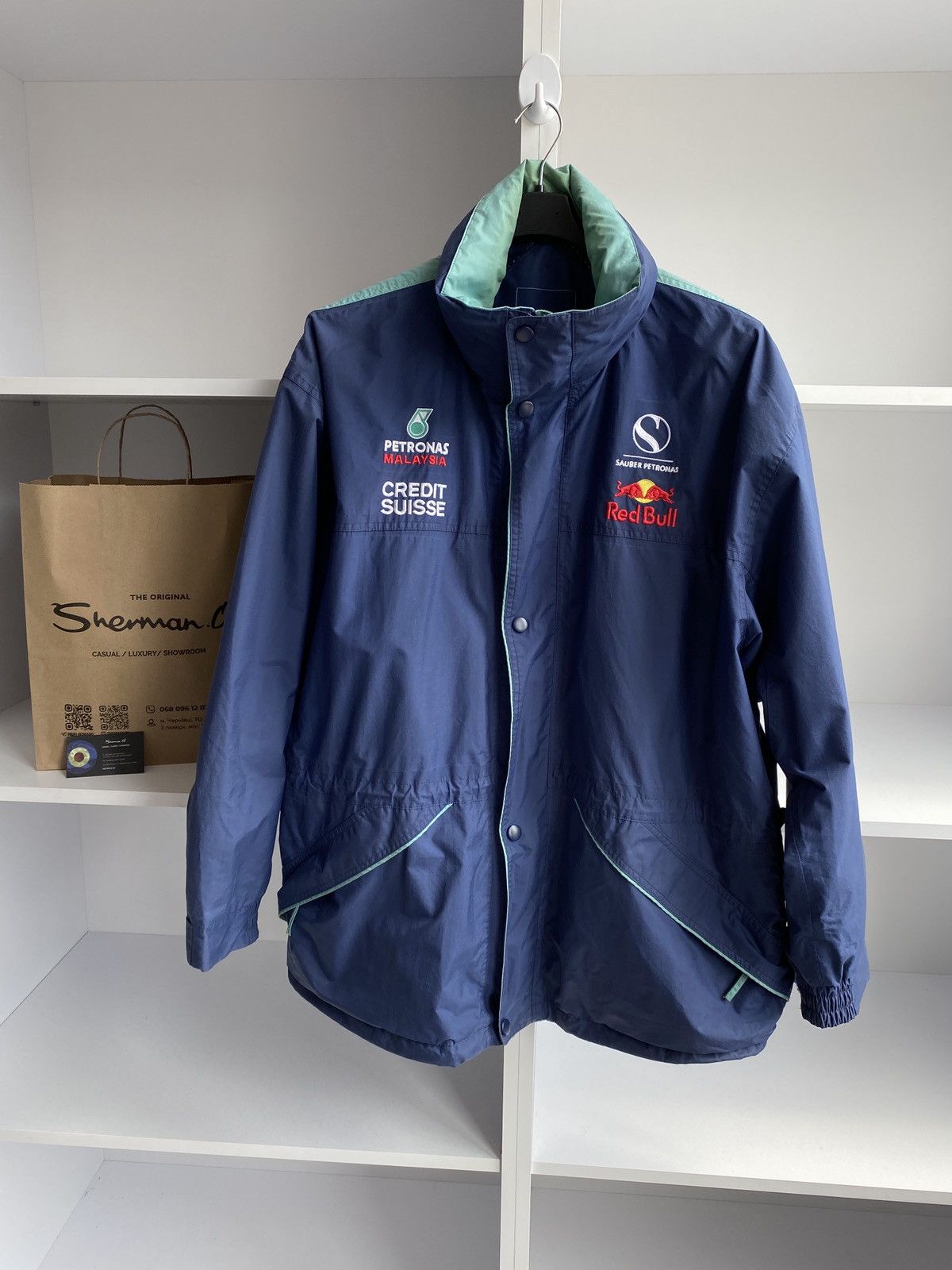 Vintage Red Bull racing jacket parka petronas