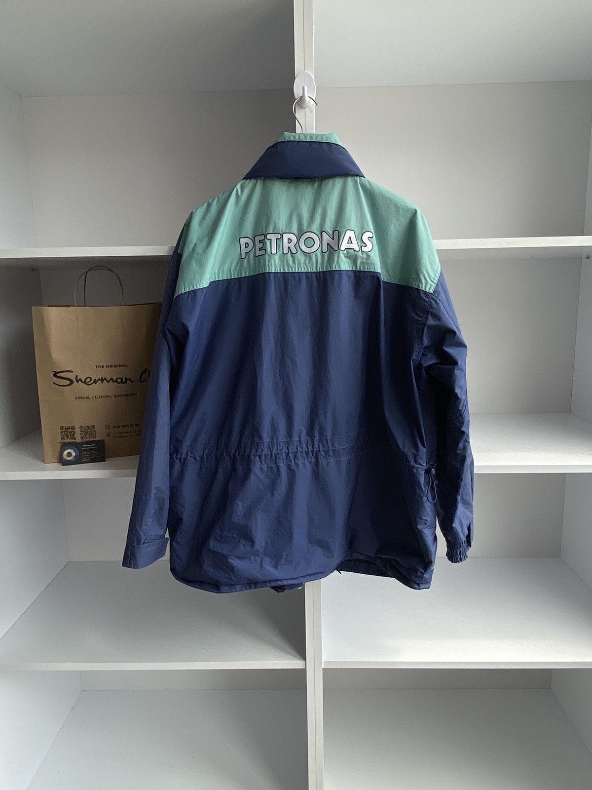 Other Vintage Red Bull racing jacket parka petronas Size US L / EU 52-54 / 3 - 4 Thumbnail