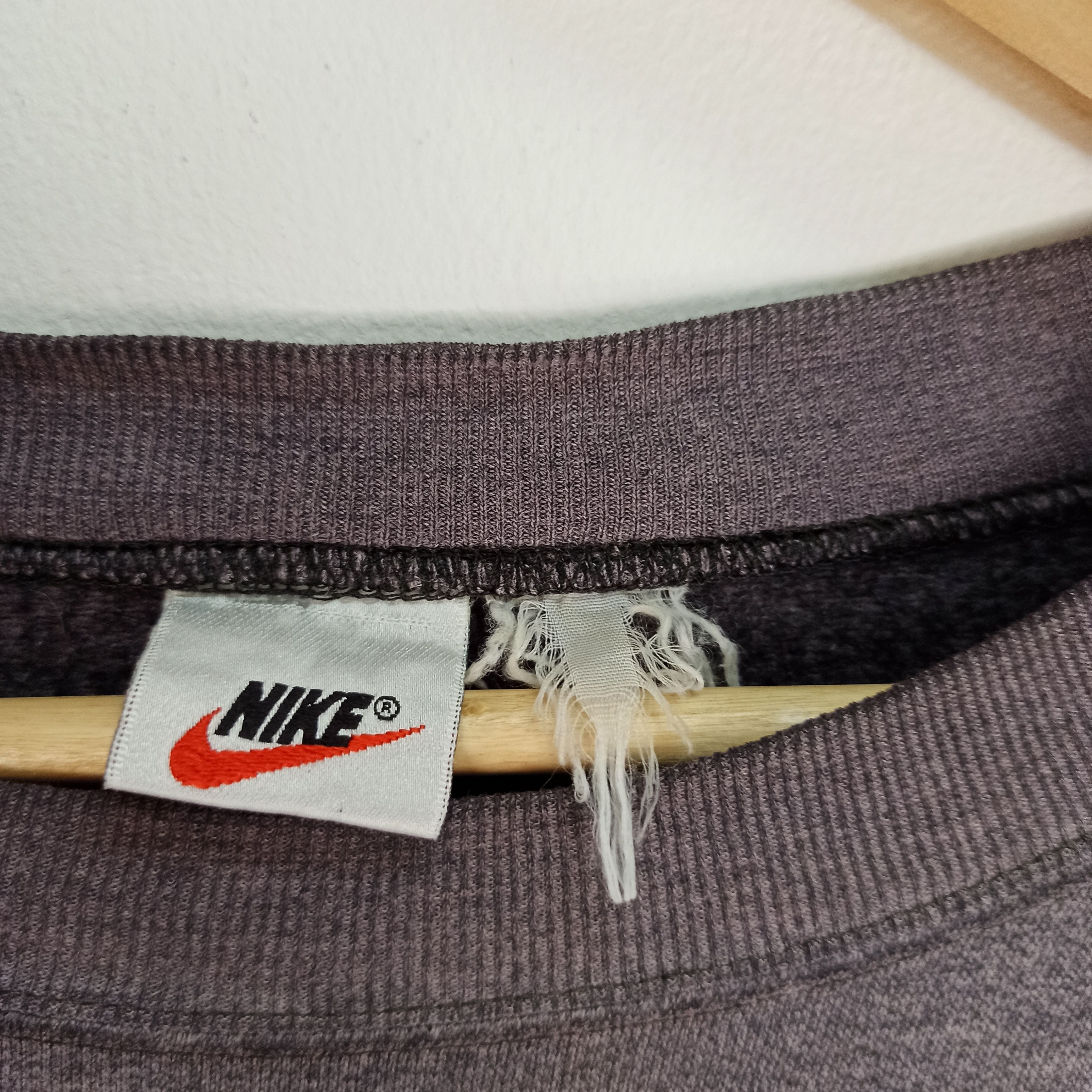 Nike Vintage 90's Nike Silver Tag Small Logo Faded Colour Size US L / EU 52-54 / 3 - 9 Thumbnail