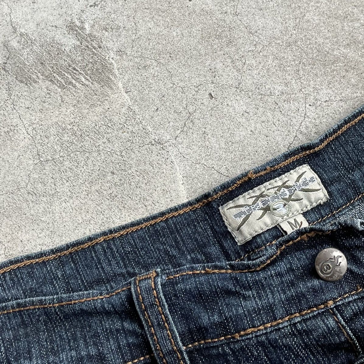Japanese Brand Y2K Midi Skirt Vintage Japanese Style Faded Denim Size 28" / US 6 / IT 42 - 10 Thumbnail