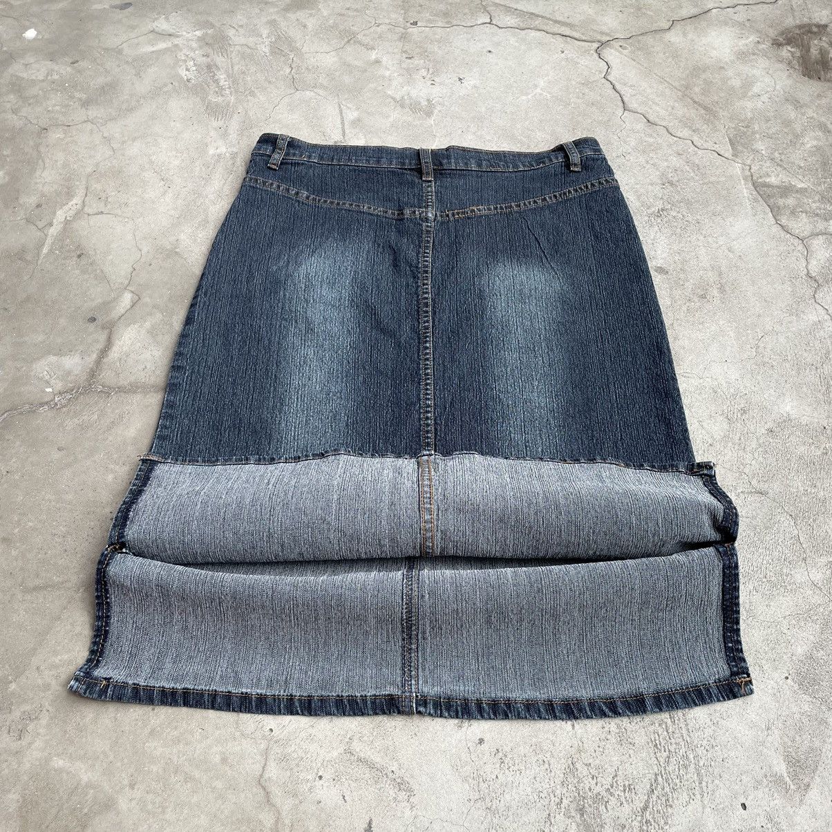 Japanese Brand Y2K Midi Skirt Vintage Japanese Style Faded Denim Size 28" / US 6 / IT 42 - 4 Thumbnail