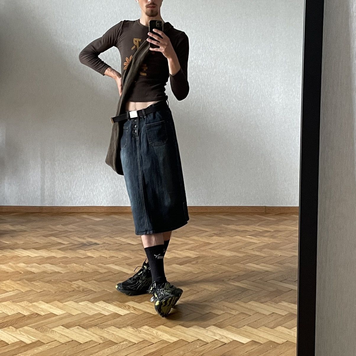 Japanese Brand Y2K Midi Skirt Vintage Japanese Style Faded Denim Size 28" / US 6 / IT 42 - 1 Thumbnail