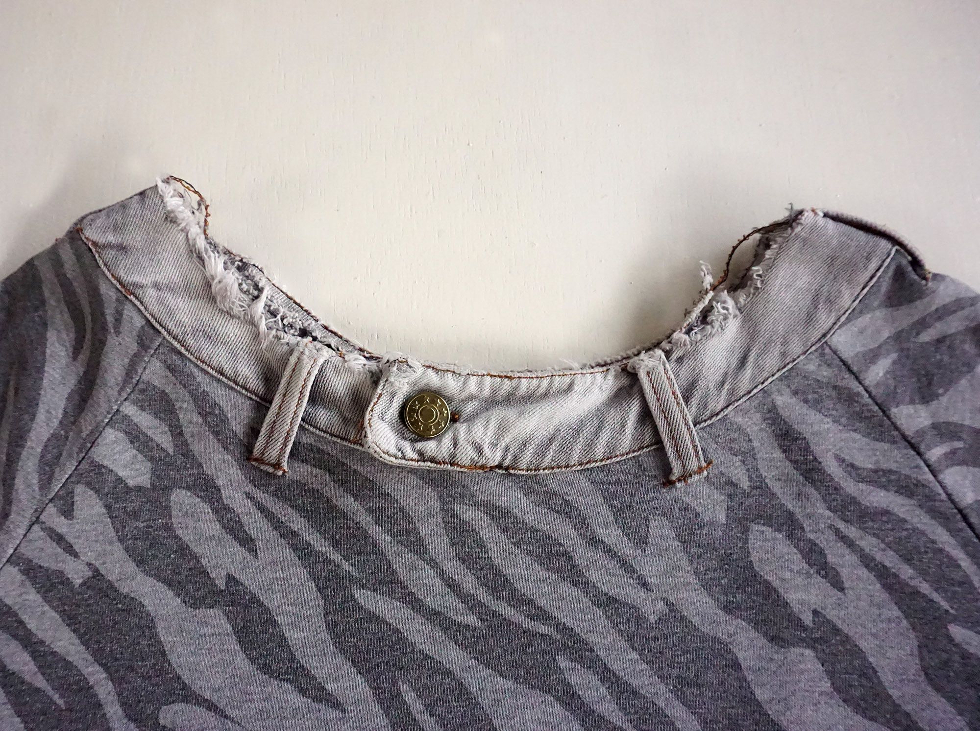Japanese Brand Tiger Stripe Camo Sweatshirt with Jeans-waist Neck Size US M / EU 48-50 / 2 - 3 Thumbnail