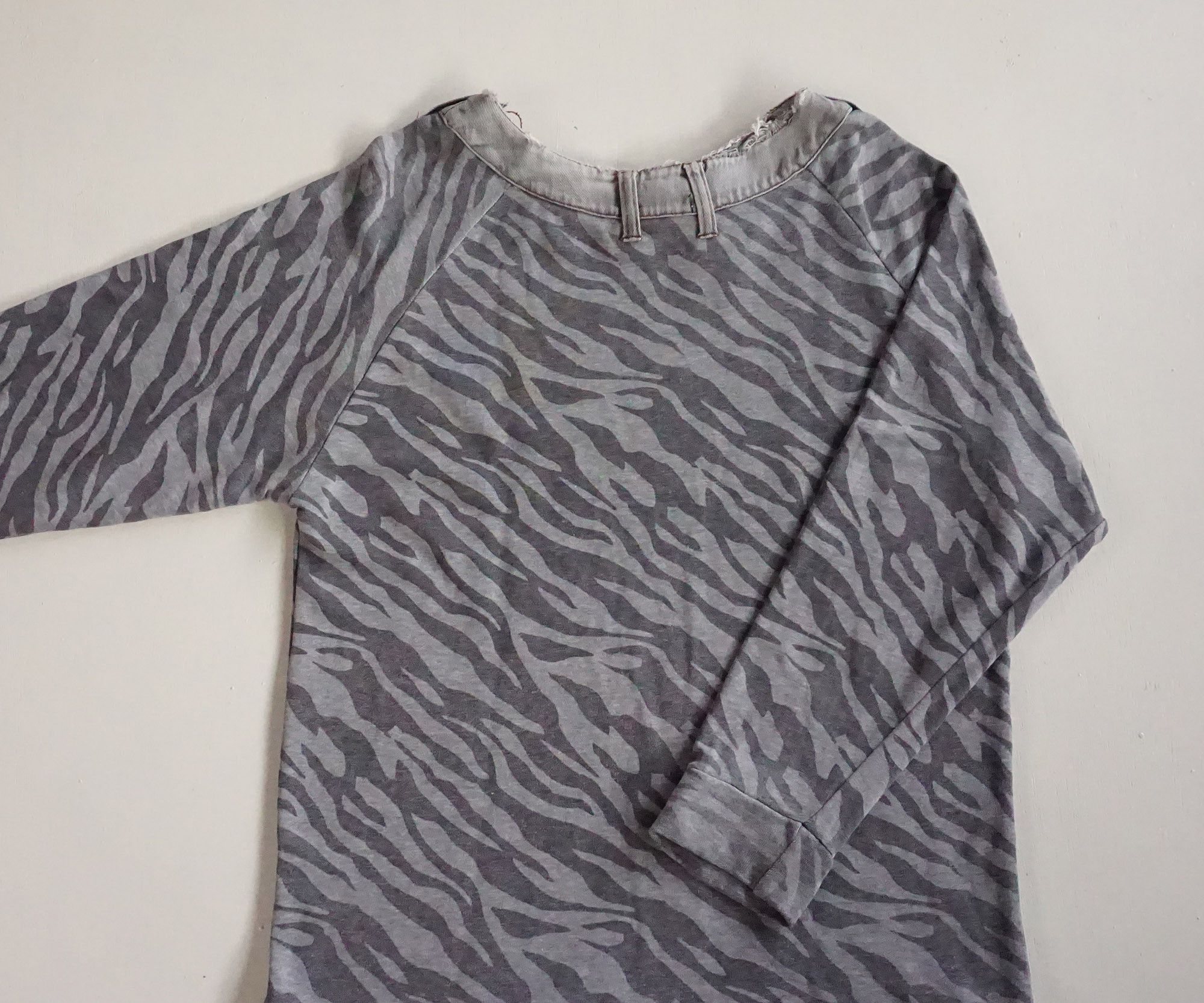 Japanese Brand Tiger Stripe Camo Sweatshirt with Jeans-waist Neck Size US M / EU 48-50 / 2 - 9 Thumbnail