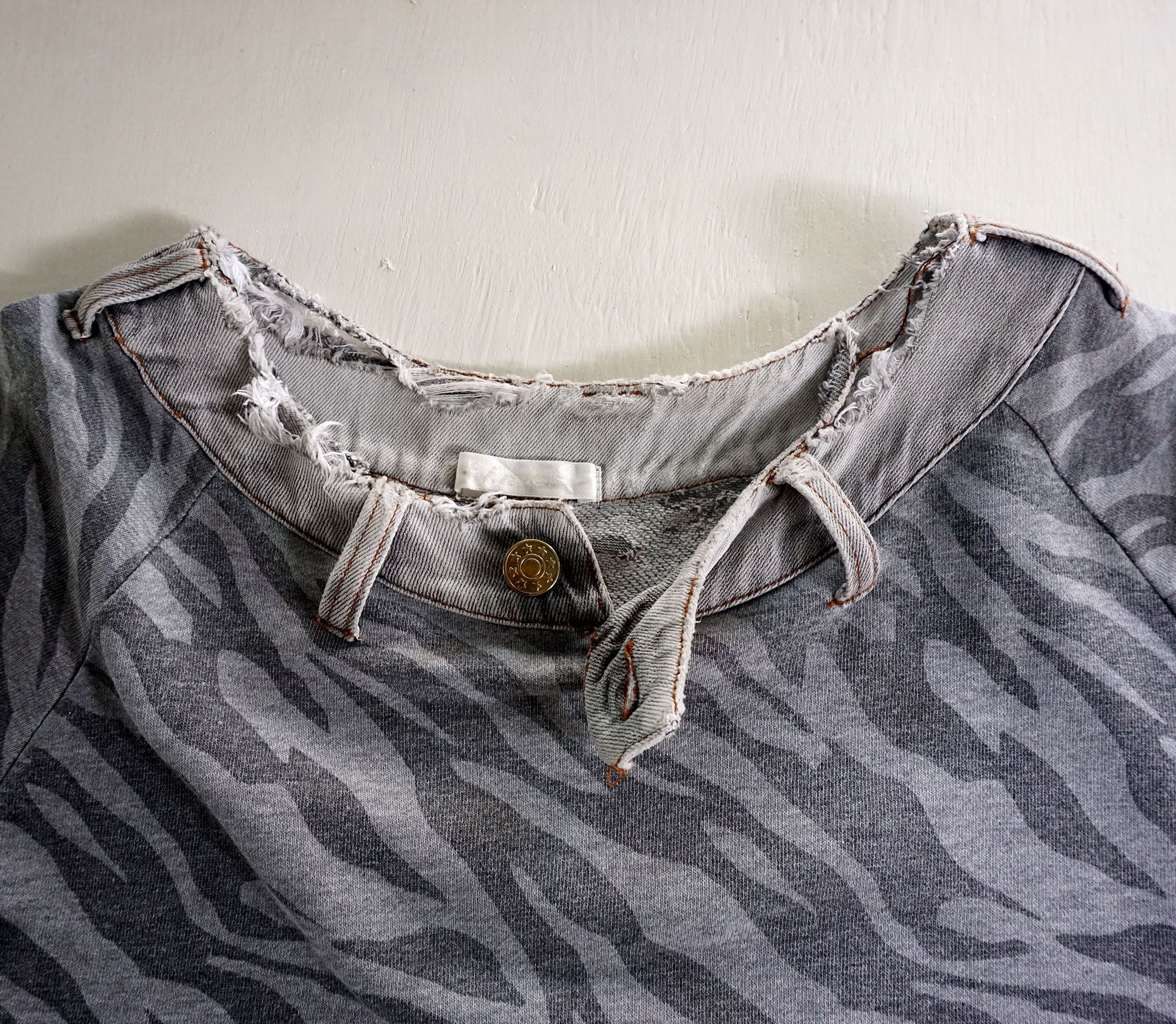 Japanese Brand Tiger Stripe Camo Sweatshirt with Jeans-waist Neck Size US M / EU 48-50 / 2 - 2 Thumbnail