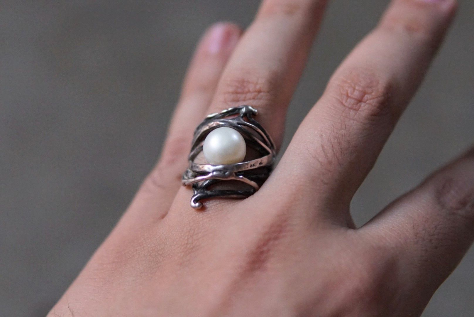 Jewelry Sterling Silver Ring Pearl Size 7.5 Modern Avant Garde 9.1g Size ONE SIZE - 9 Thumbnail