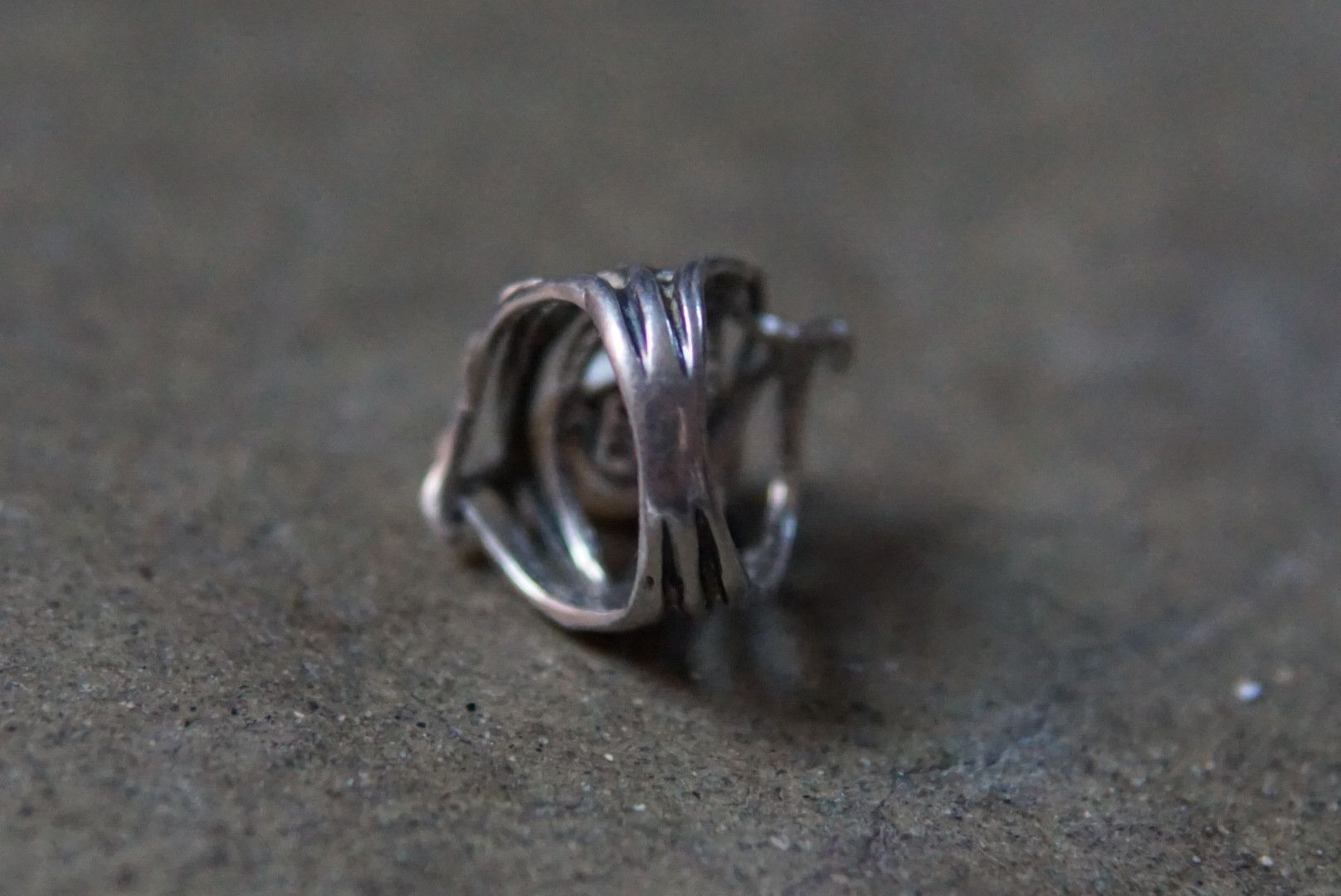Jewelry Sterling Silver Ring Pearl Size 7.5 Modern Avant Garde 9.1g Size ONE SIZE - 8 Thumbnail