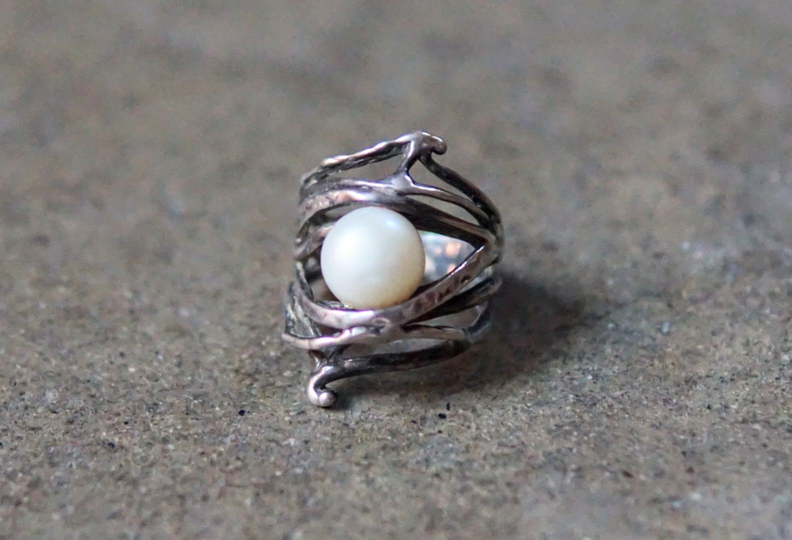 Jewelry Sterling Silver Ring Pearl Size 7.5 Modern Avant Garde 9.1g Size ONE SIZE - 2 Thumbnail