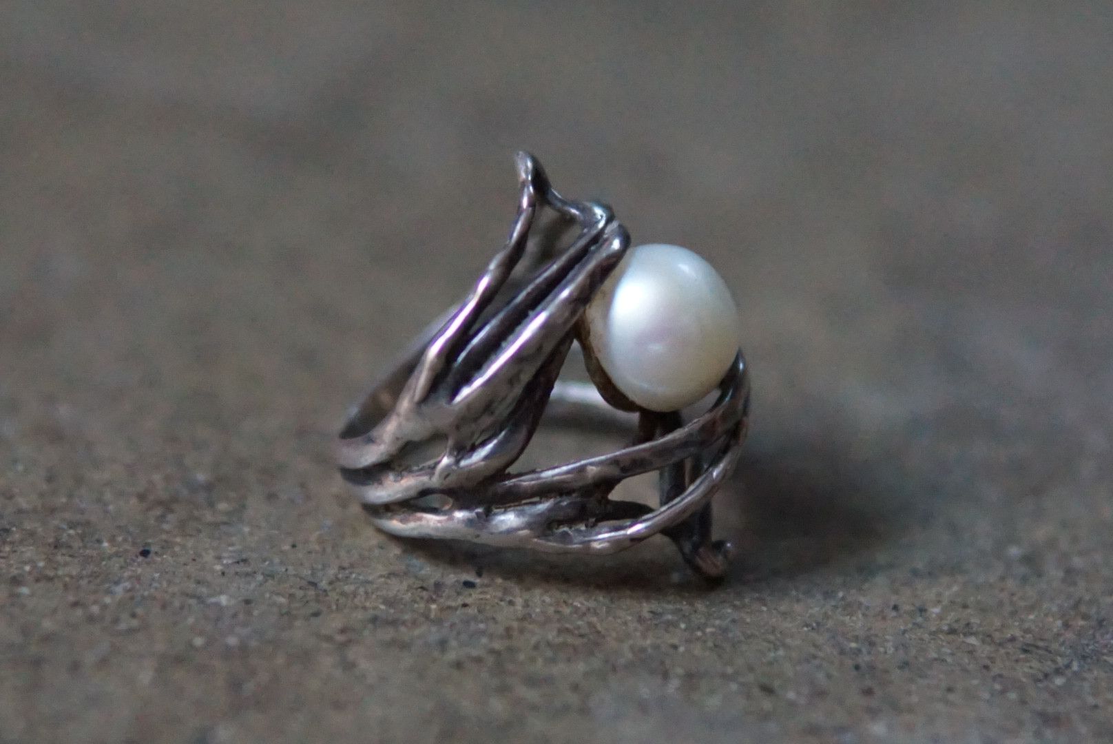 Jewelry Sterling Silver Ring Pearl Size 7.5 Modern Avant Garde 9.1g Size ONE SIZE - 4 Thumbnail