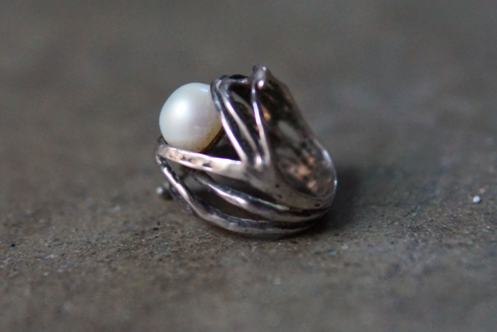 Jewelry Sterling Silver Ring Pearl Size 7.5 Modern Avant Garde 9.1g Size ONE SIZE - 5 Thumbnail