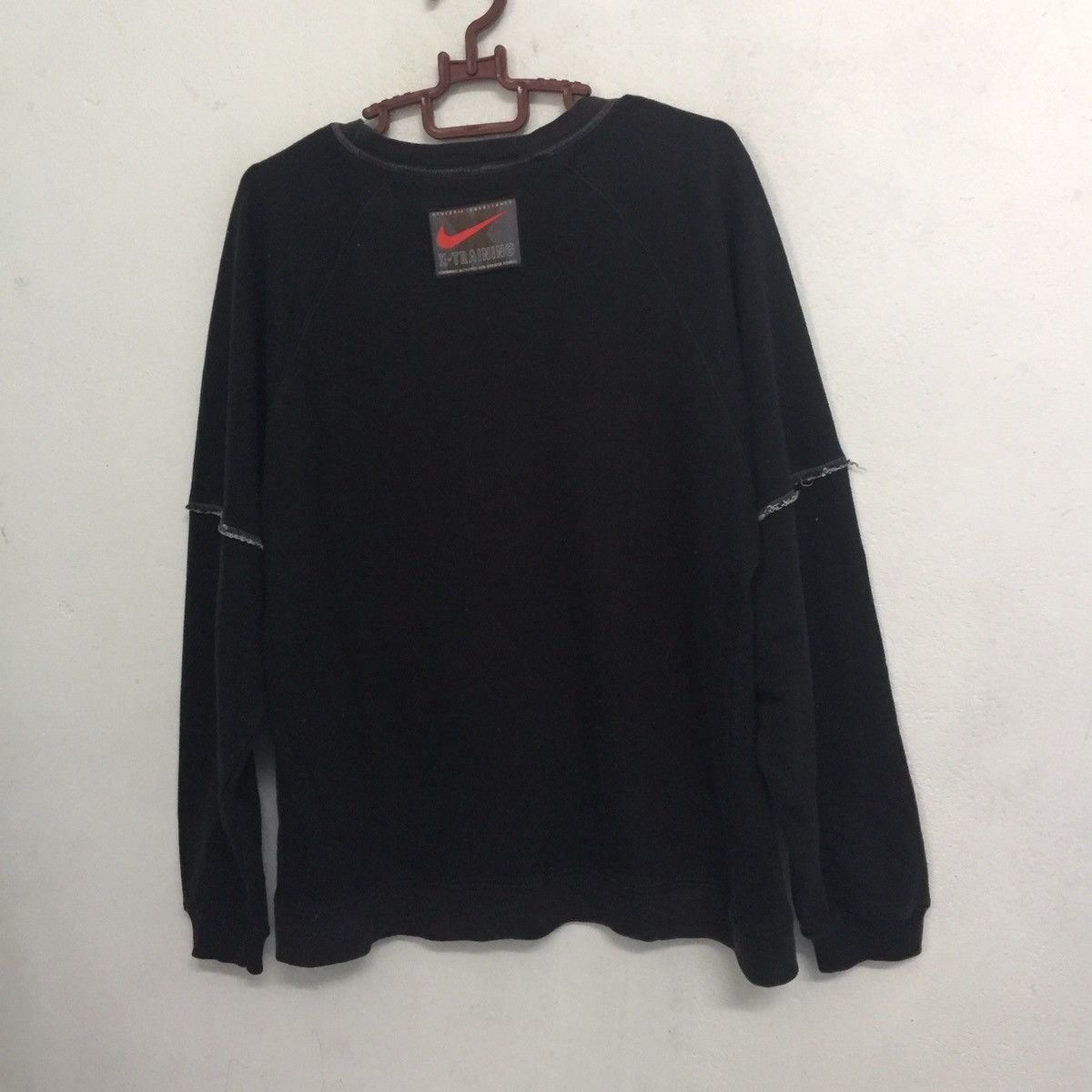 Nike Vintage Nike Sweatshirt Red Swoosh Embroidered Size US L / EU 52-54 / 3 - 6 Thumbnail