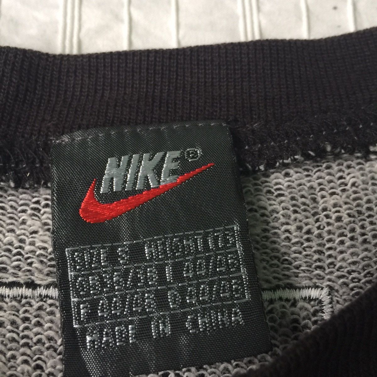 Nike Vintage Nike Sweatshirt Red Swoosh Embroidered Size US L / EU 52-54 / 3 - 9 Thumbnail