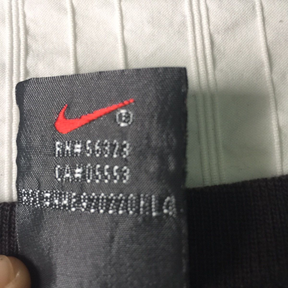 Nike Vintage Nike Sweatshirt Red Swoosh Embroidered Size US L / EU 52-54 / 3 - 10 Thumbnail