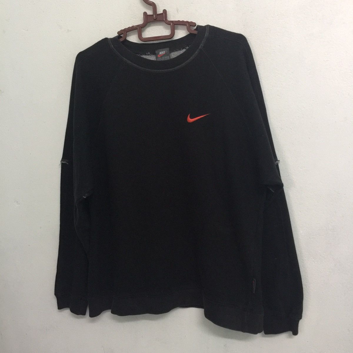 Nike Vintage Nike Sweatshirt Red Swoosh Embroidered Size US L / EU 52-54 / 3 - 4 Thumbnail