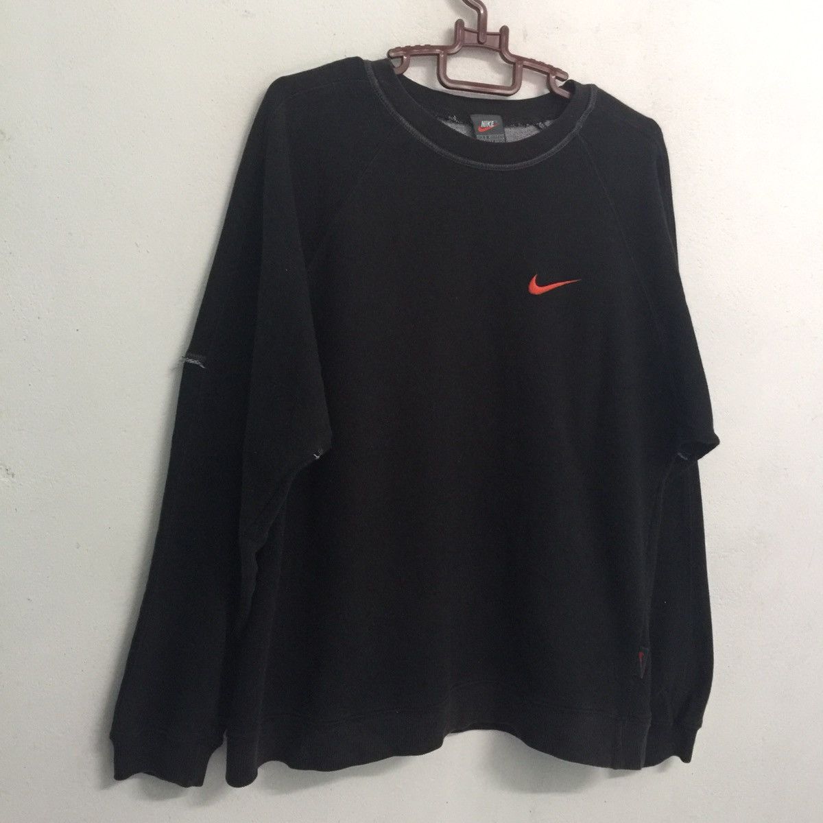 Nike Vintage Nike Sweatshirt Red Swoosh Embroidered Size US L / EU 52-54 / 3 - 3 Thumbnail