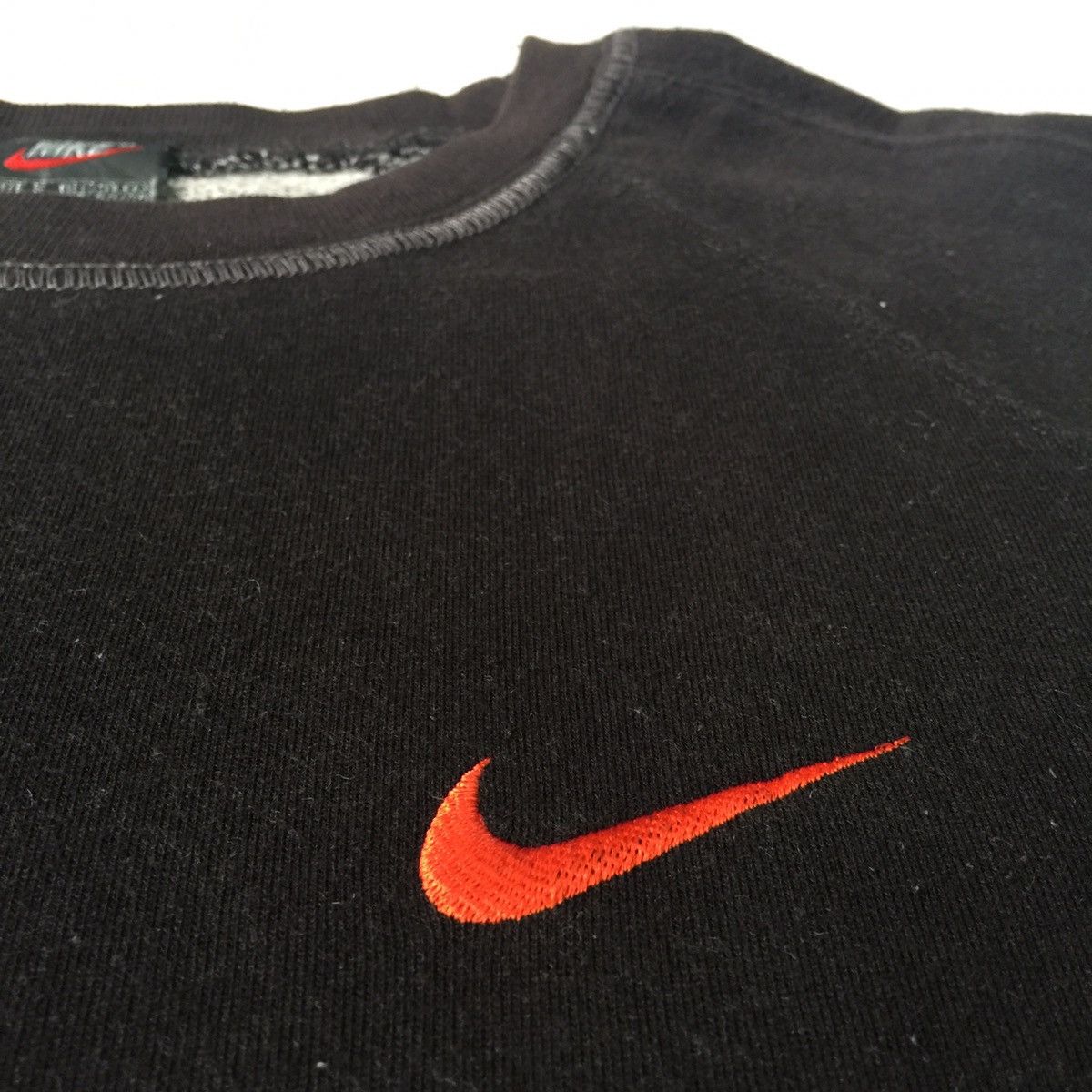Nike Vintage Nike Sweatshirt Red Swoosh Embroidered Size US L / EU 52-54 / 3 - 8 Thumbnail