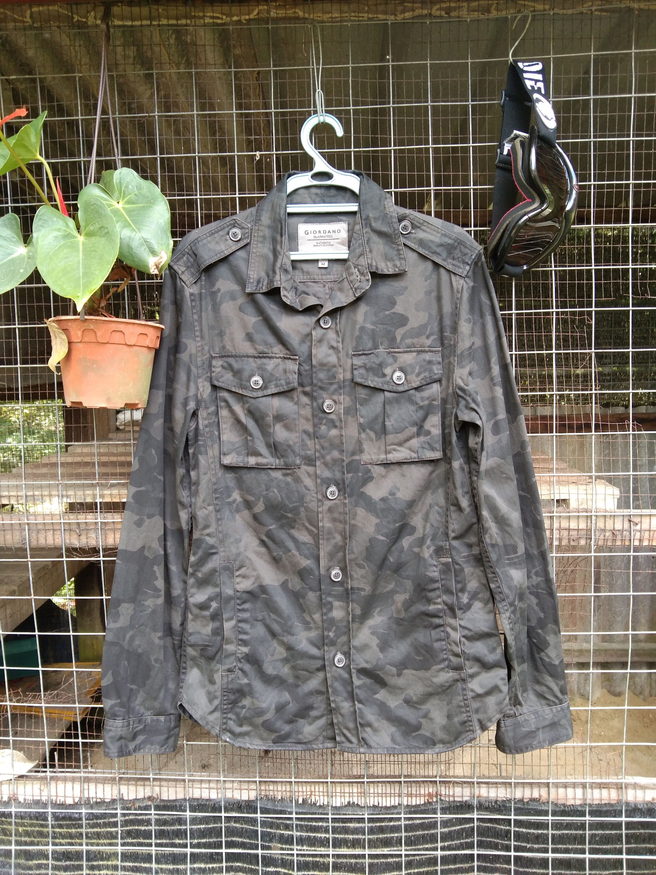 image of Giordano Button Down Light Jacket, Men's (Size Medium)