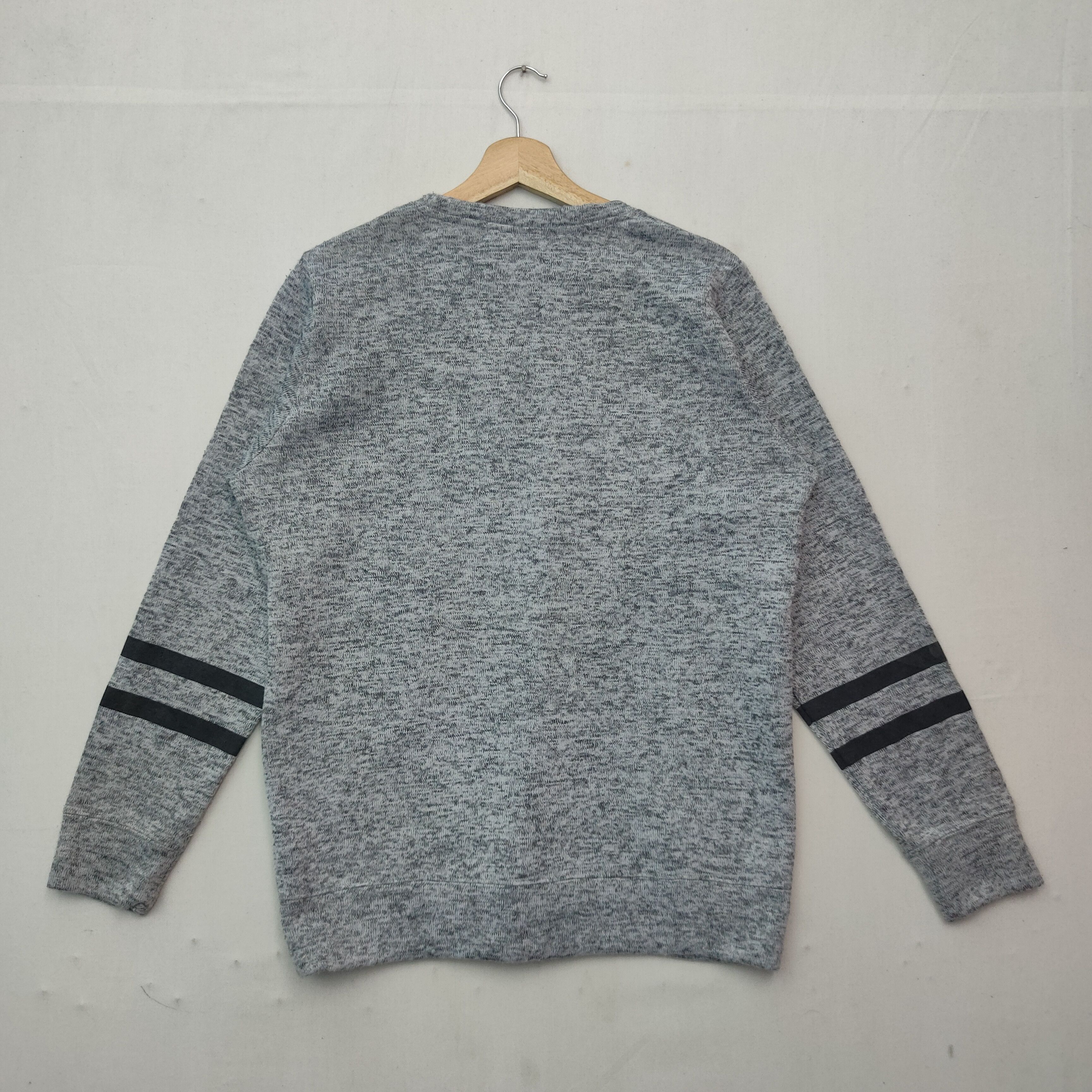 Cartoon Network × Disney × Mickey Mouse Vintage DISNEY Embroidery MICKEY logo Sweatshirt Size US M / EU 48-50 / 2 - 11 Thumbnail