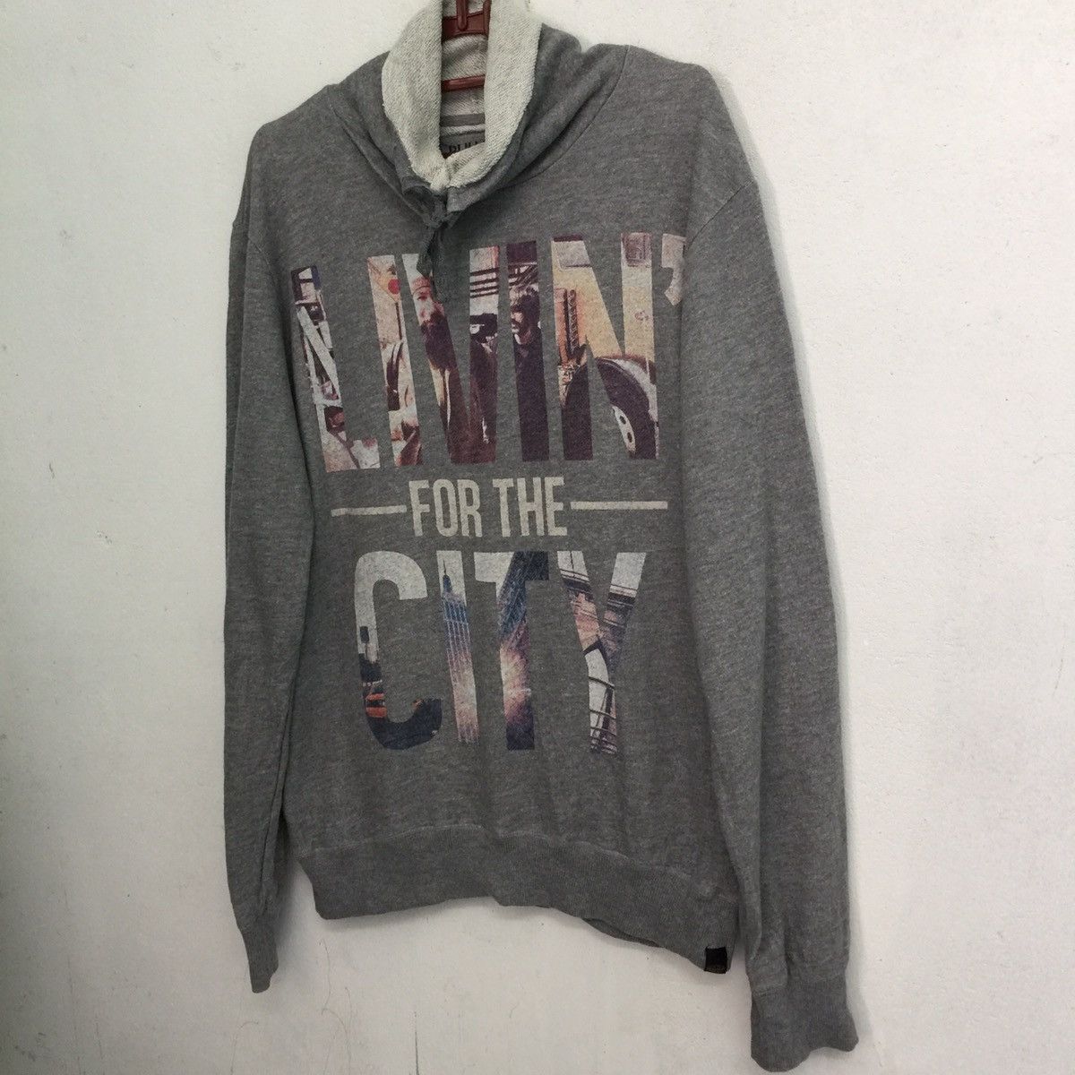 Pull & Bear Livin for the city sweatshirt made in Portugal Size US L / EU 52-54 / 3 - 2 Thumbnail
