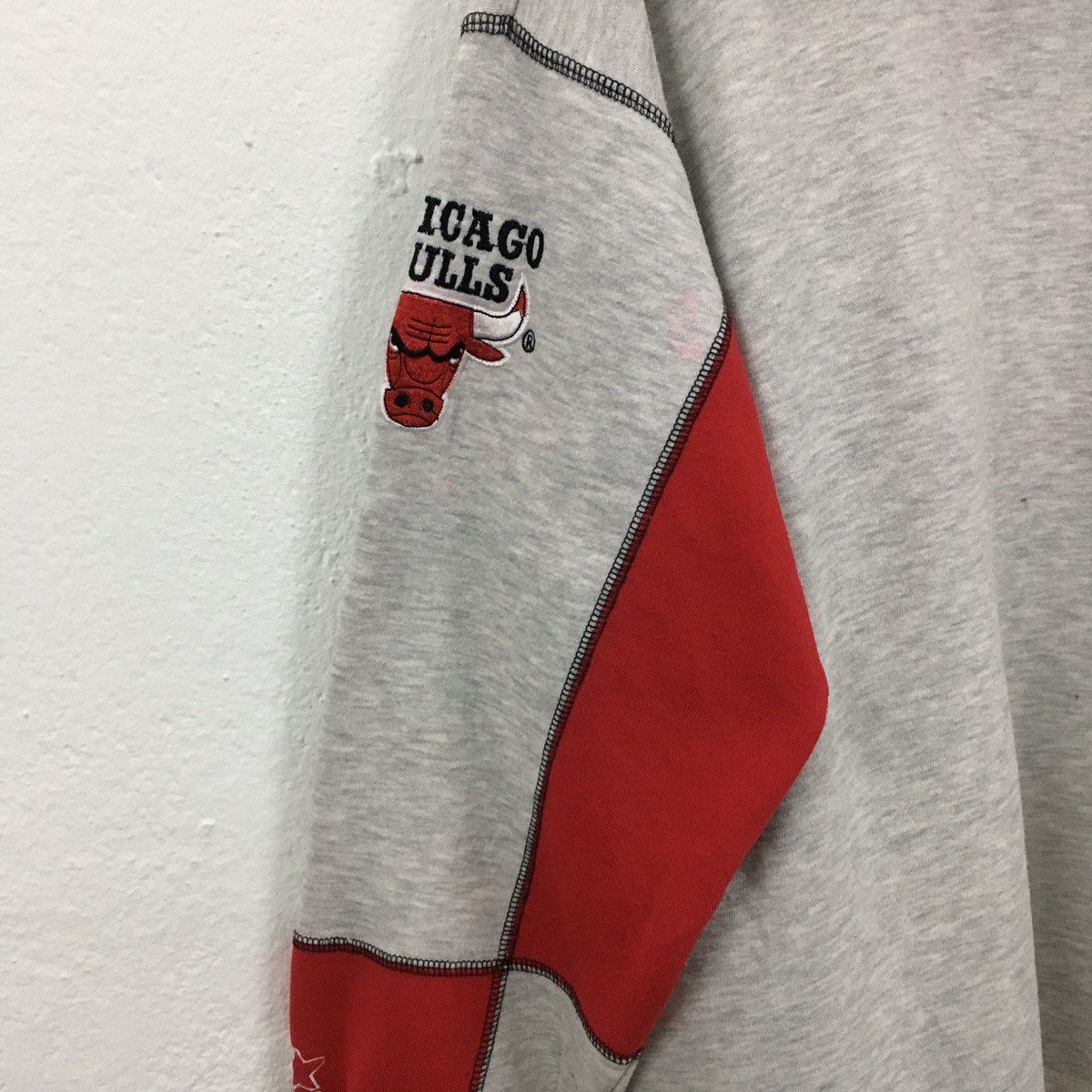 NBA × Vintage Rare Vintage NBA Chicago Bulls All Logo Embroidery Hoodie Size US M / EU 48-50 / 2 - 18 Thumbnail