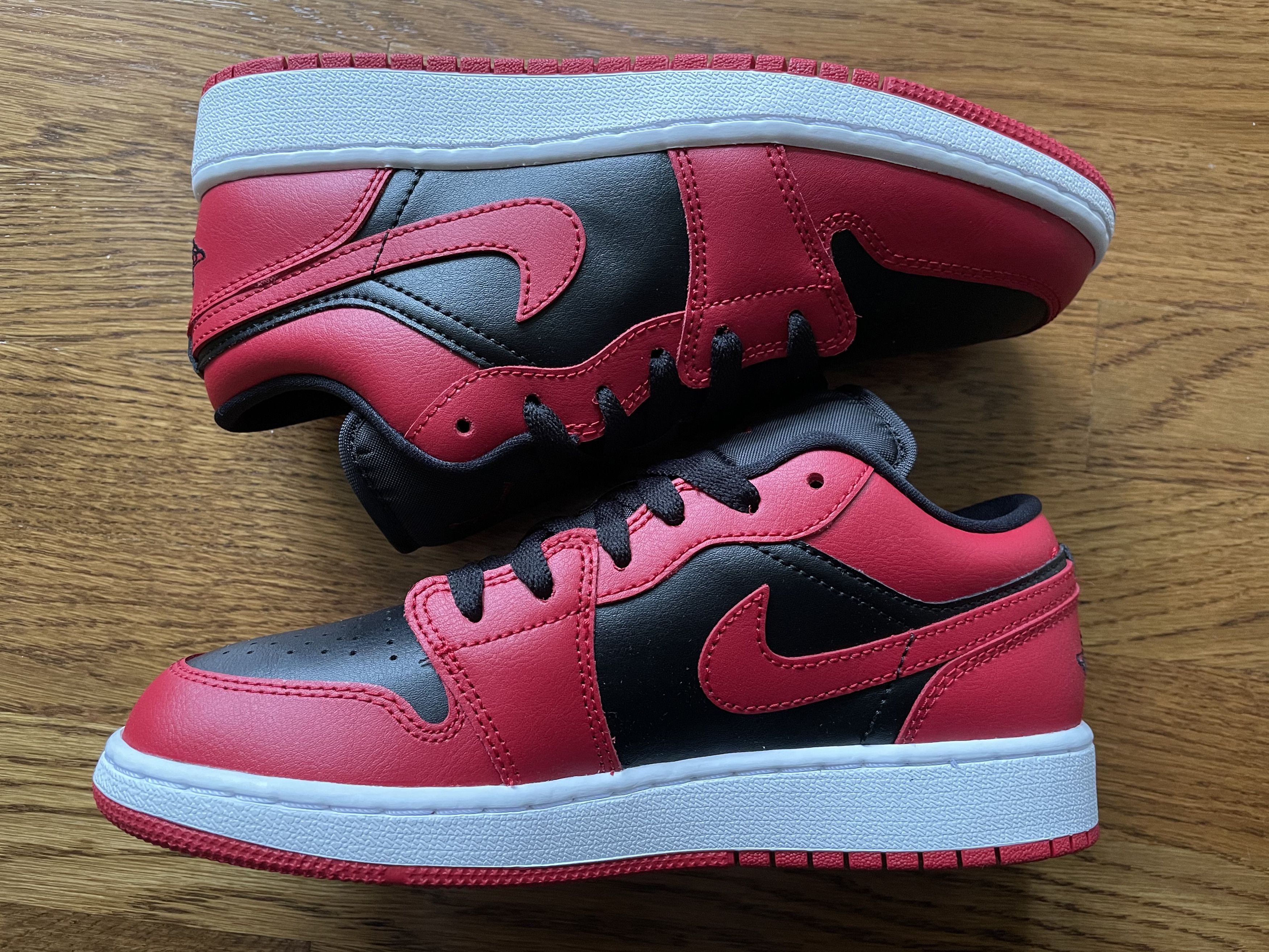 Jordan Brand GS 5Y SHIPS FAST Jordan 1 Low Reverse Bred SE OG 3 4 11 Size US 5 / EU 37 - 2 Thumbnail