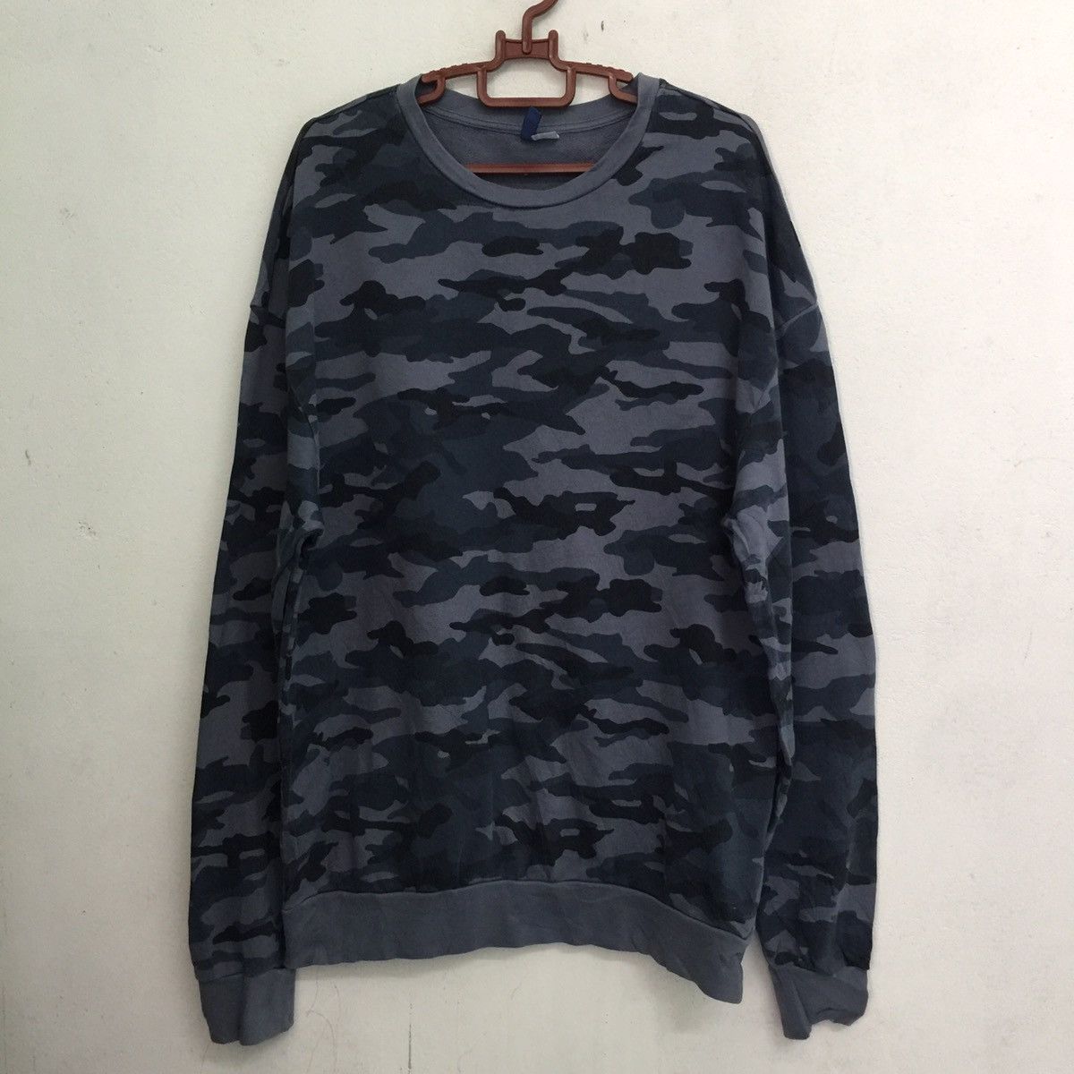 H&M Divided H&M Sweatshirt Blue Camouflaged Fashionable style Size US L / EU 52-54 / 3 - 2 Thumbnail