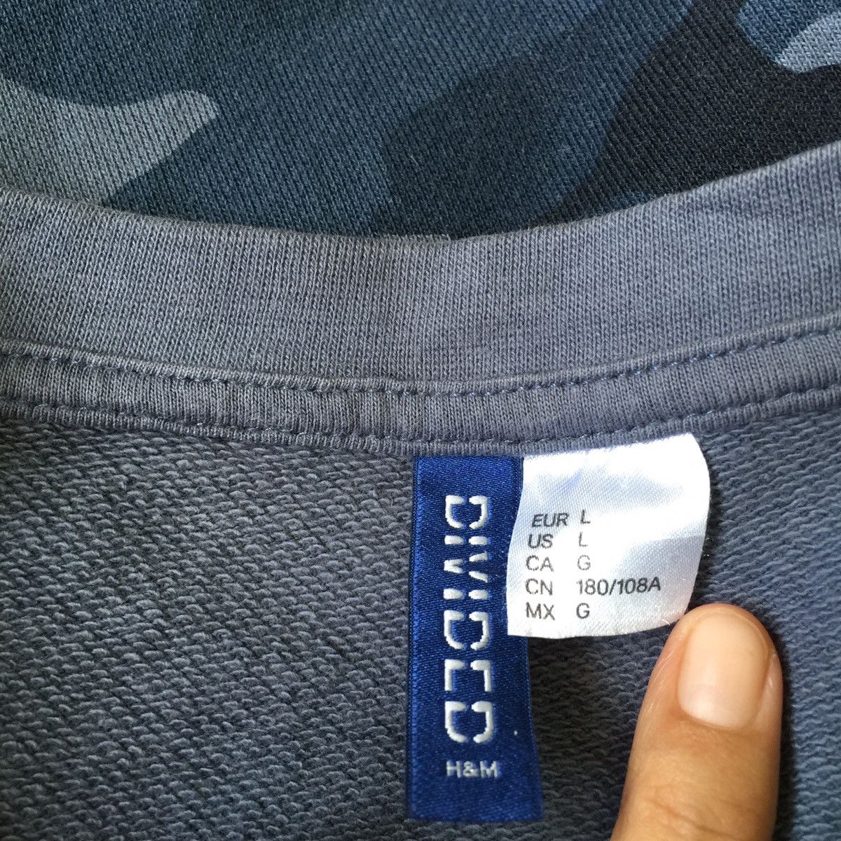 H&M Divided H&M Sweatshirt Blue Camouflaged Fashionable style Size US L / EU 52-54 / 3 - 11 Thumbnail