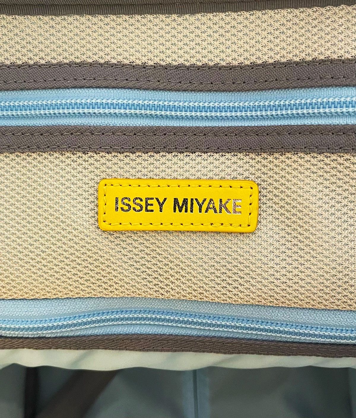 Issey Miyake AW2004 Issey Miyake x Aya Takano Mini-Roller Suitcase Size ONE SIZE - 10 Thumbnail