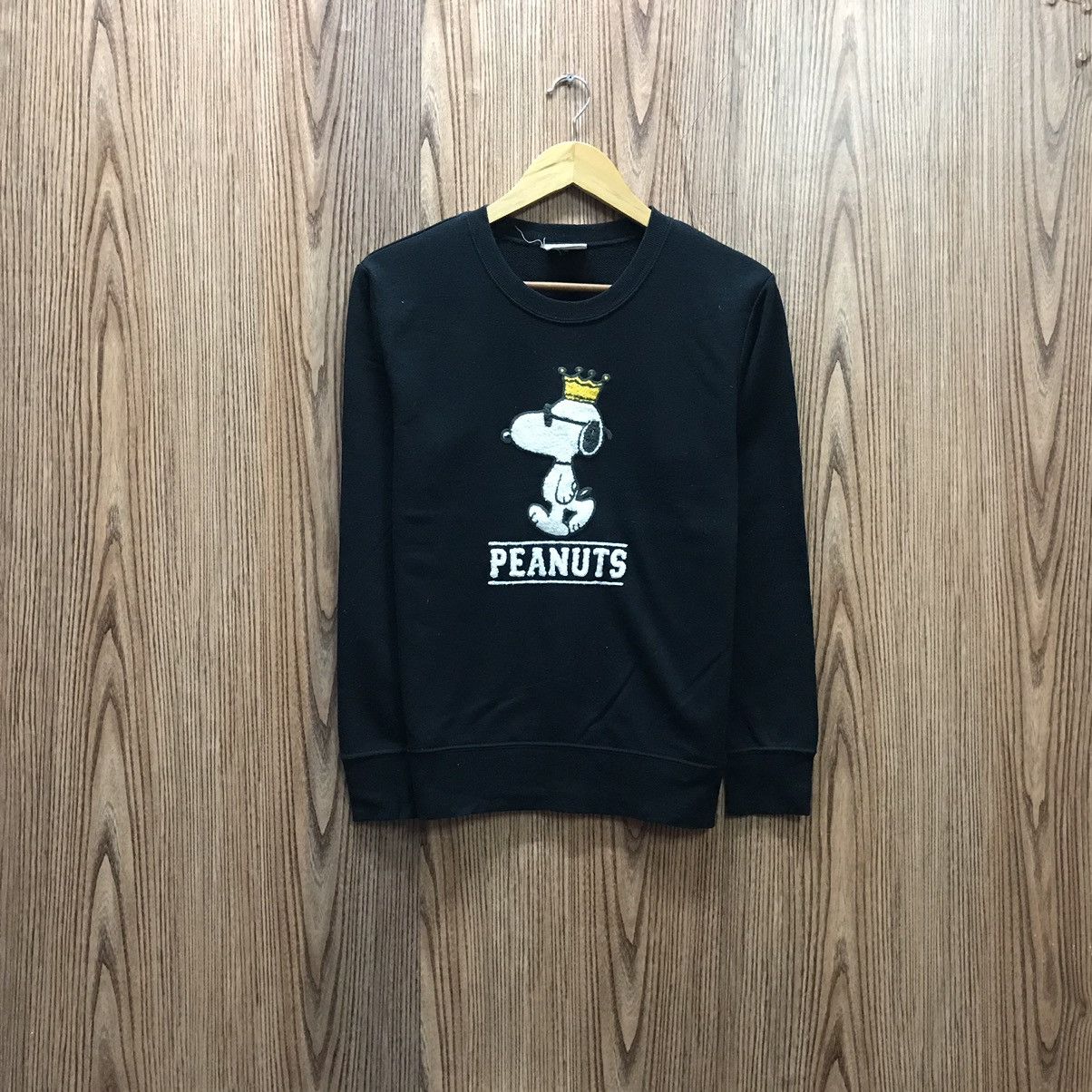 image of Cartoon Network x Disney Vintage Peanuts Snoopy King Sweatshirt in Black, Men's (Size Small)