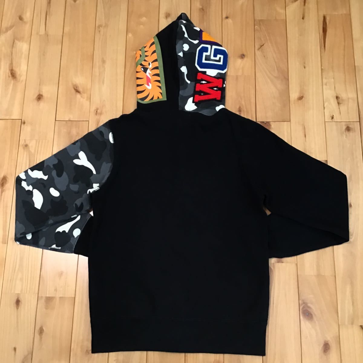 Bape 💫glow in the dark💫 city camo Shark full zip hoodie BAPE Size US S / EU 44-46 / 1 - 6 Thumbnail