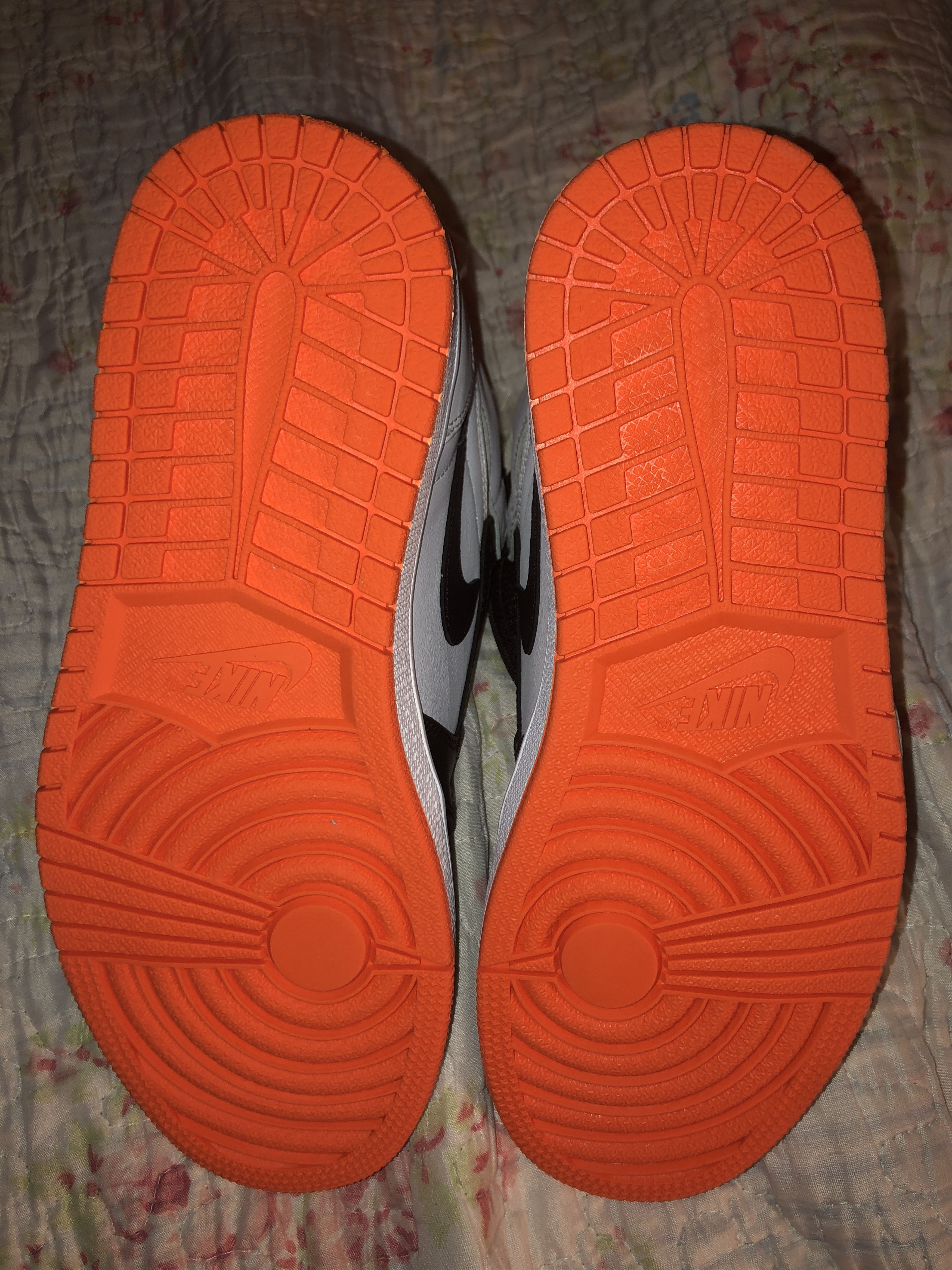 Jordan Brand × Nike NEW Air Jordan 1 Retro High OG Electric Orange 555088-180 Size US 9 / EU 42 - 4 Thumbnail