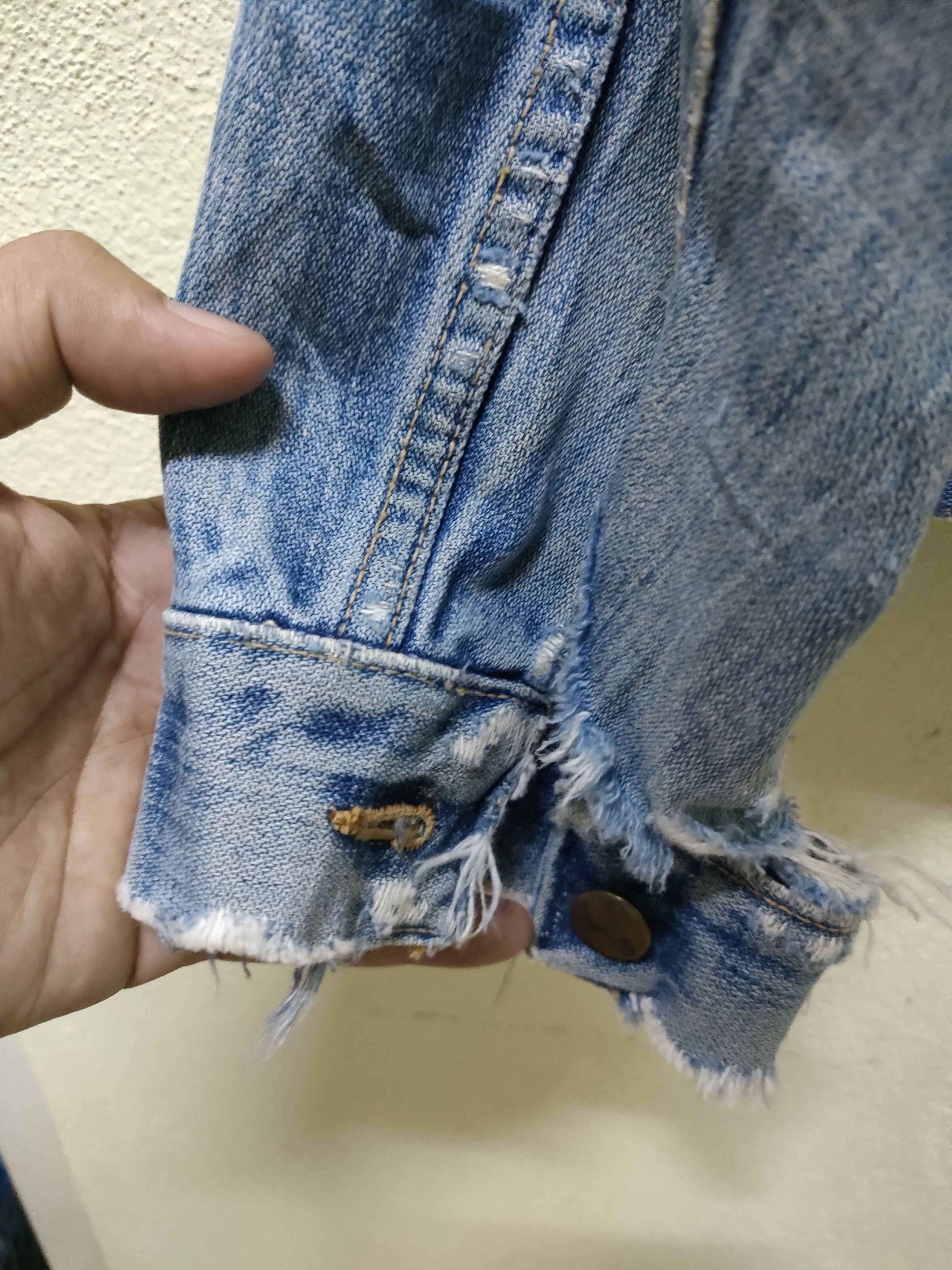 Vintage × Wrangler Vintage Wrangler Distressed Denim Jacket Size US M / EU 48-50 / 2 - 3 Thumbnail
