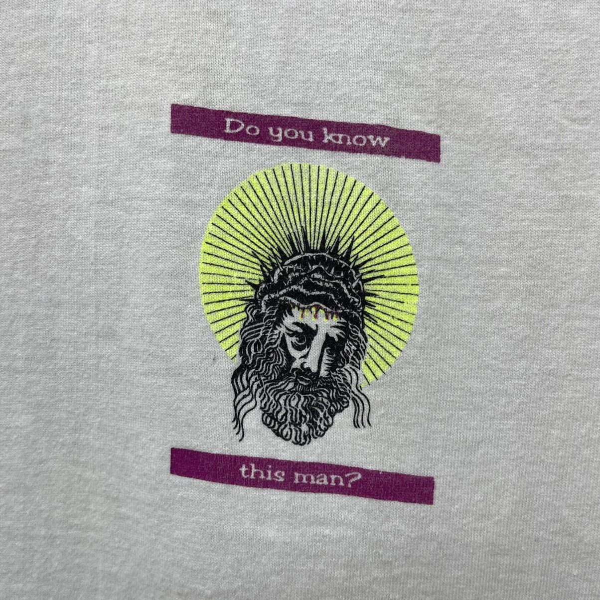 Vintage Vintage 90s Jesus T-Shirt Do You Know This Man? Size US L / EU 52-54 / 3 - 4 Thumbnail