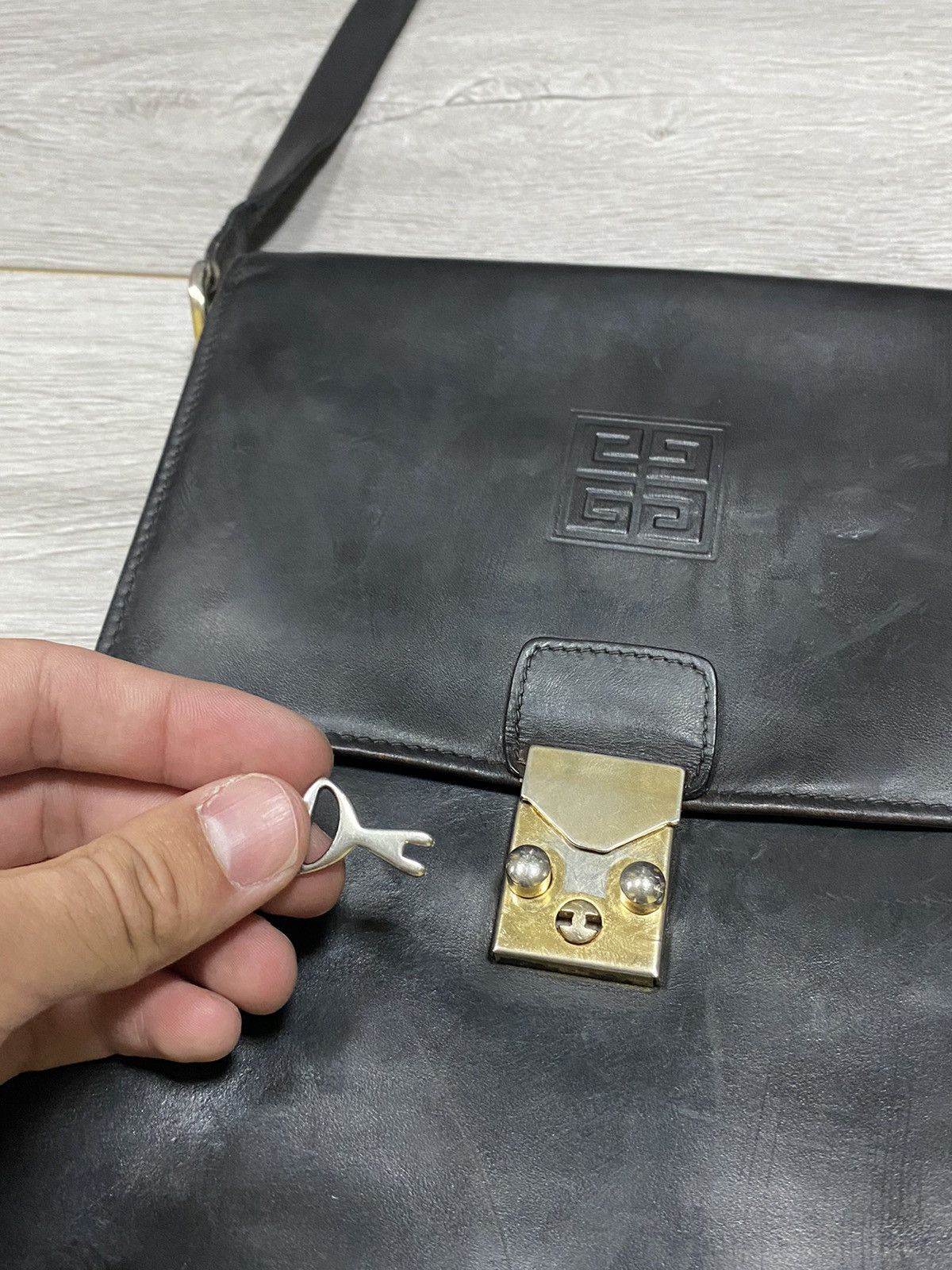 Givenchy Givenchy Gentelman with Key leather shoulder bag Size ONE SIZE - 2 Thumbnail