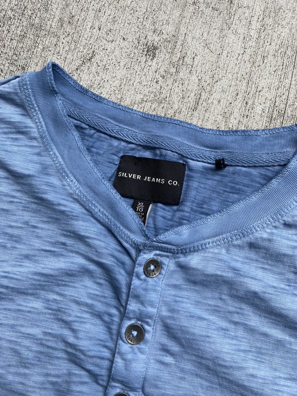 Silver Jeans Co. Button Front Blue Henley Shirt Washed Faded T-Shirt Blue Size US XL / EU 56 / 4 - 2 Thumbnail