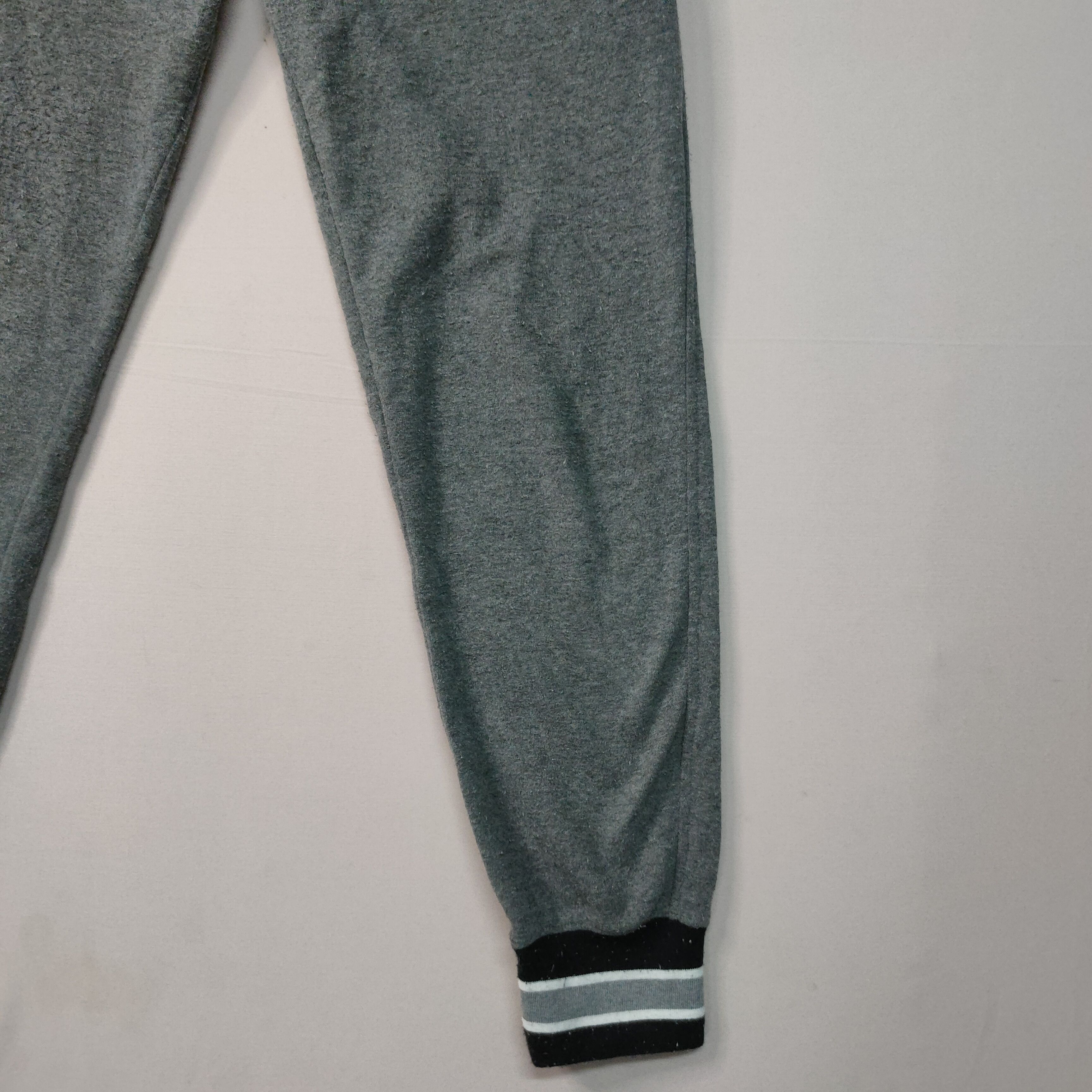 Vintage VINTAGE OUTDOOR SMALL LOGO JOGGER PANTS Size US 31 - 9 Thumbnail