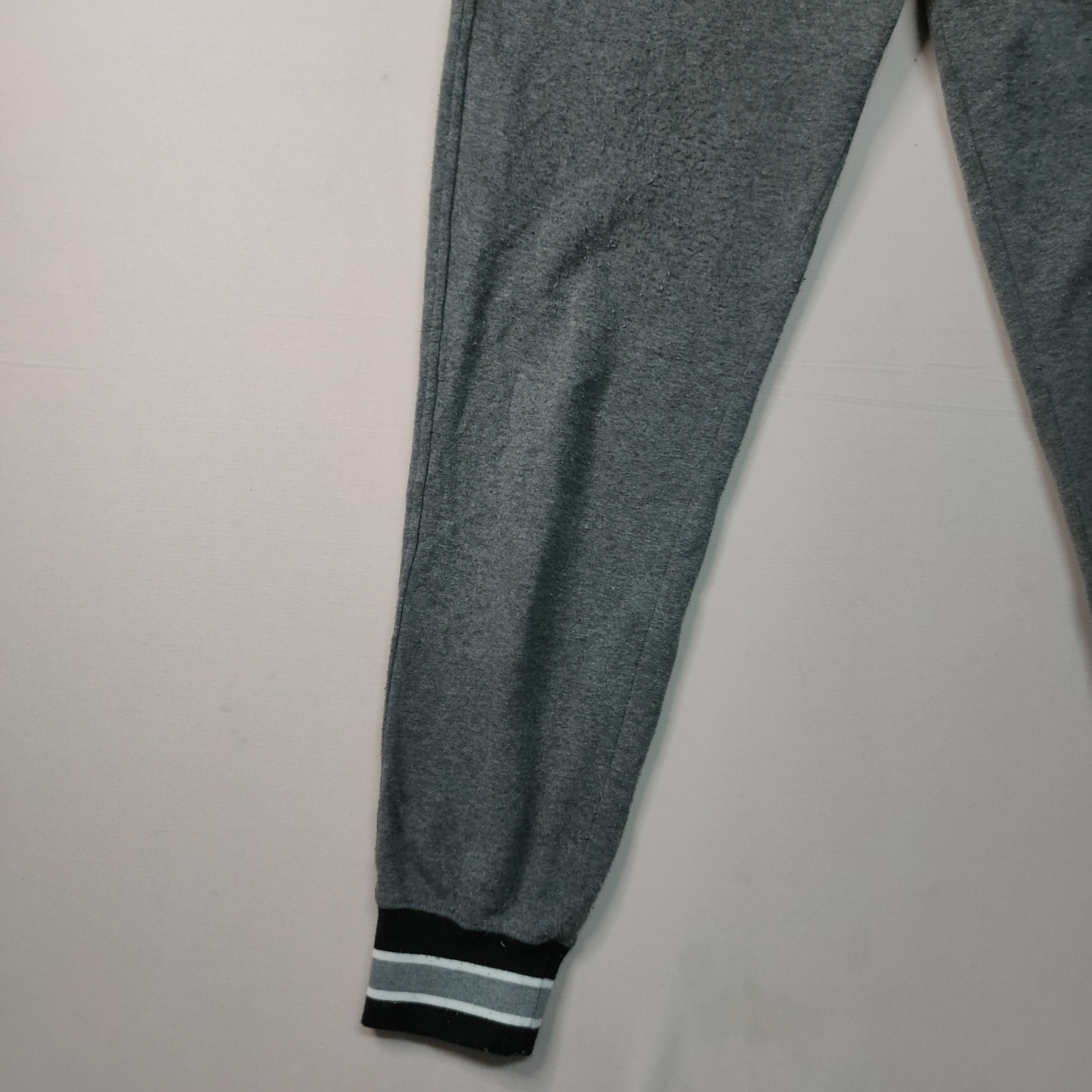 Vintage VINTAGE OUTDOOR SMALL LOGO JOGGER PANTS Size US 31 - 10 Thumbnail