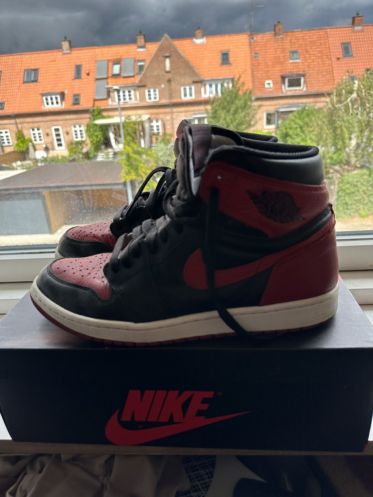 Jordan Brand Jordan 1 Bred Banned 2016 Size US 10 / EU 43 - 2 Thumbnail