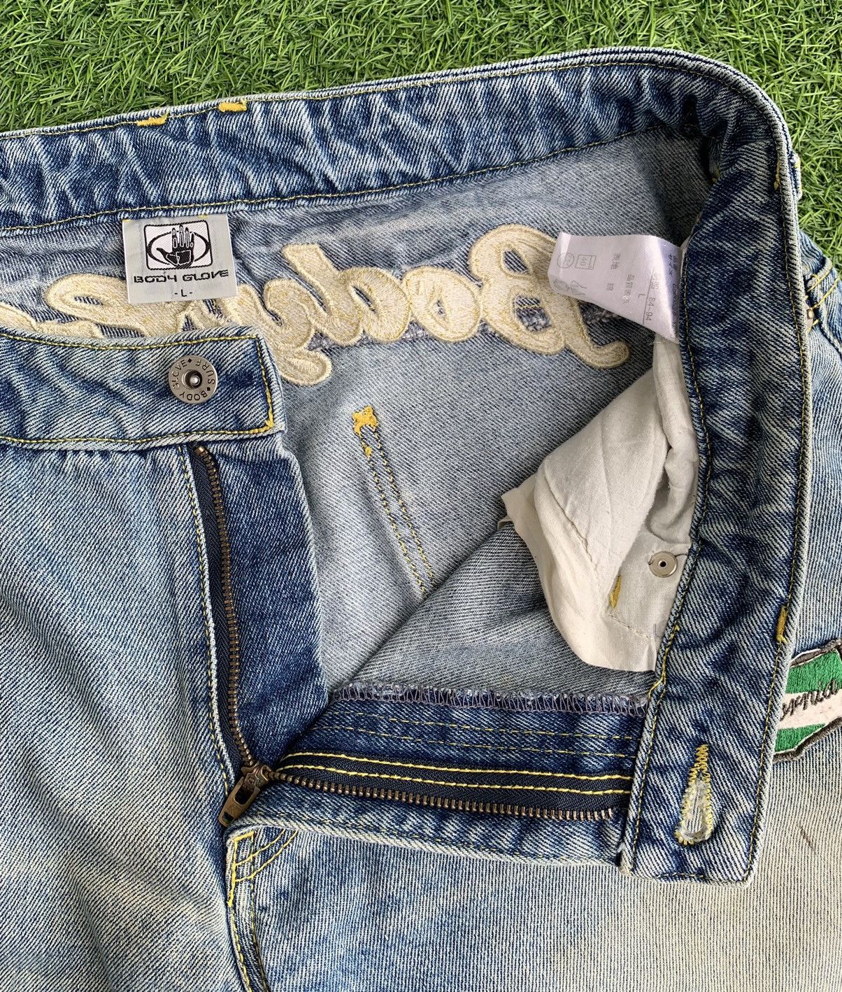 Body Glove Distressed Body Glove Embroidery Patch Denim Pant Size US 34 / EU 50 - 10 Thumbnail