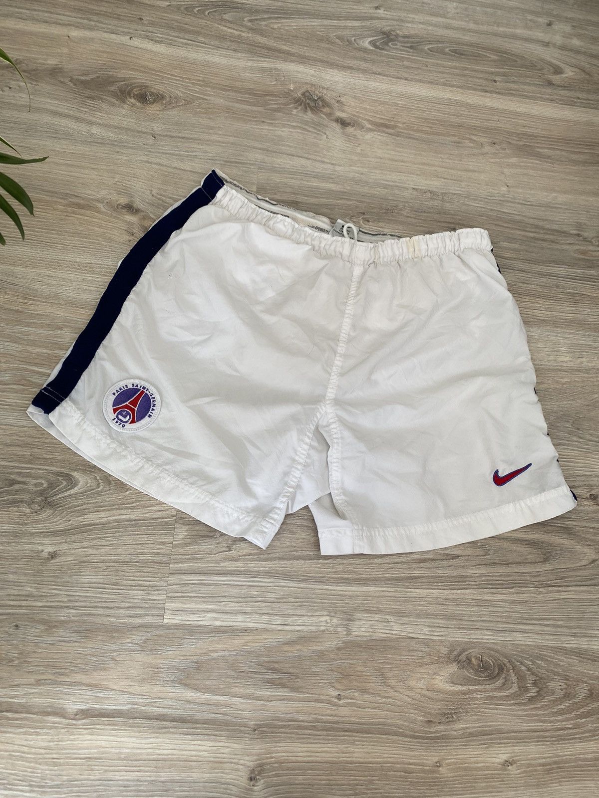 Nike × Vintage Vintage Nike PSG PARIS SAINT GERMAIN Football White Shorts Size US 30 / EU 46 - 1 Thumbnail