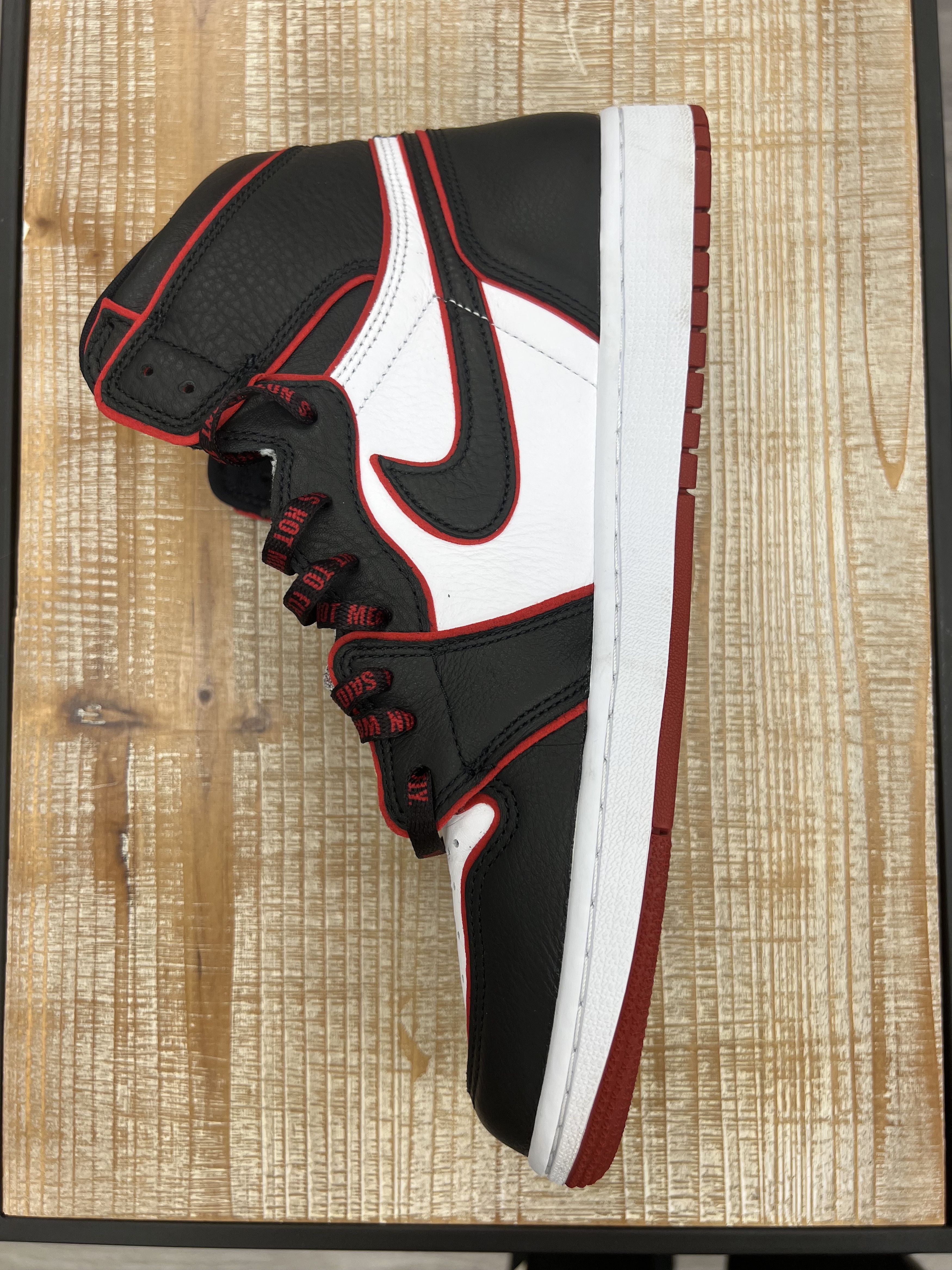 Jordan Brand Air Jordan 1 Retro High Bloodline Size US 12 / EU 45 - 11 Thumbnail