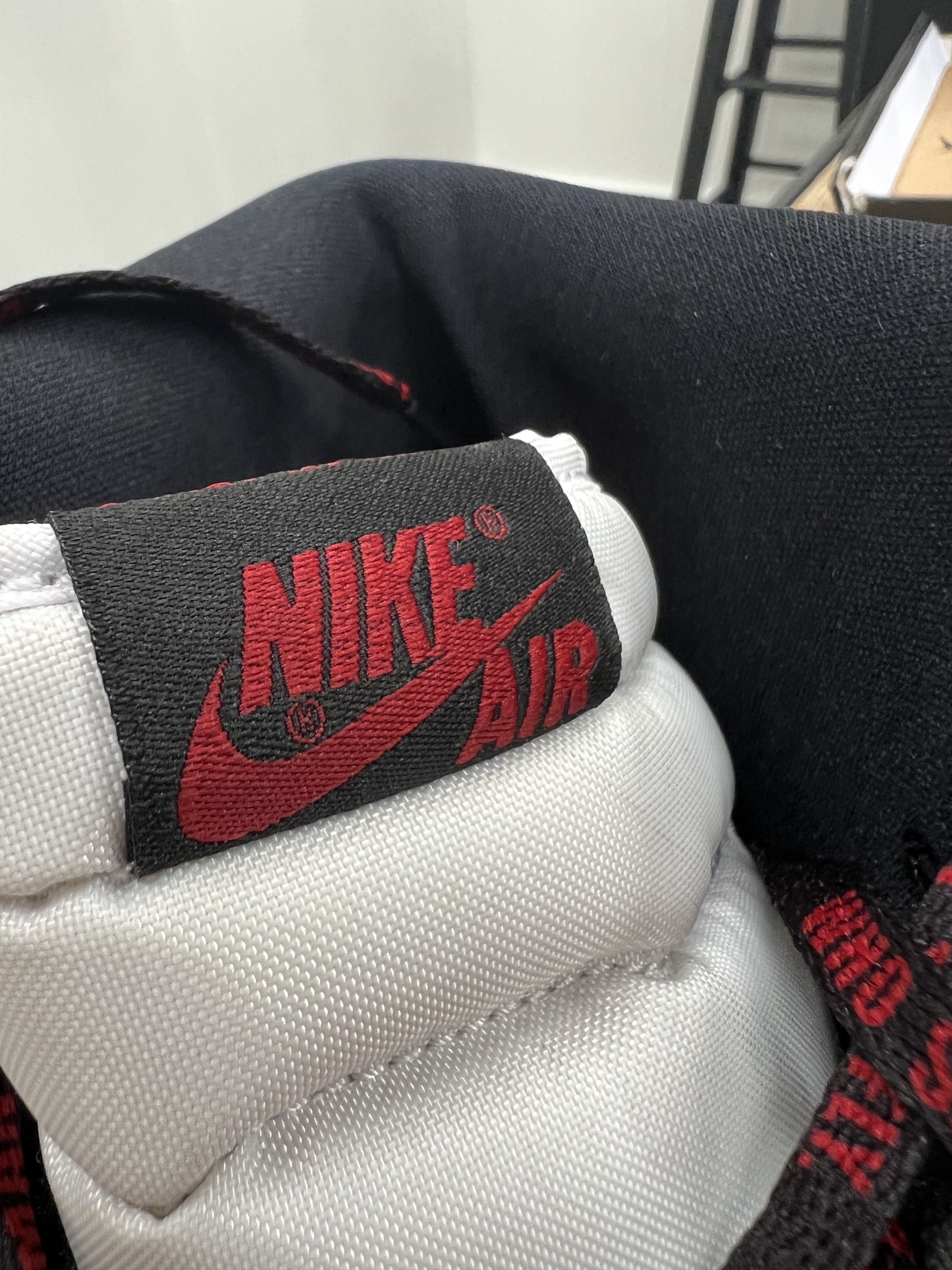 Jordan Brand Air Jordan 1 Retro High Bloodline Size US 12 / EU 45 - 4 Thumbnail
