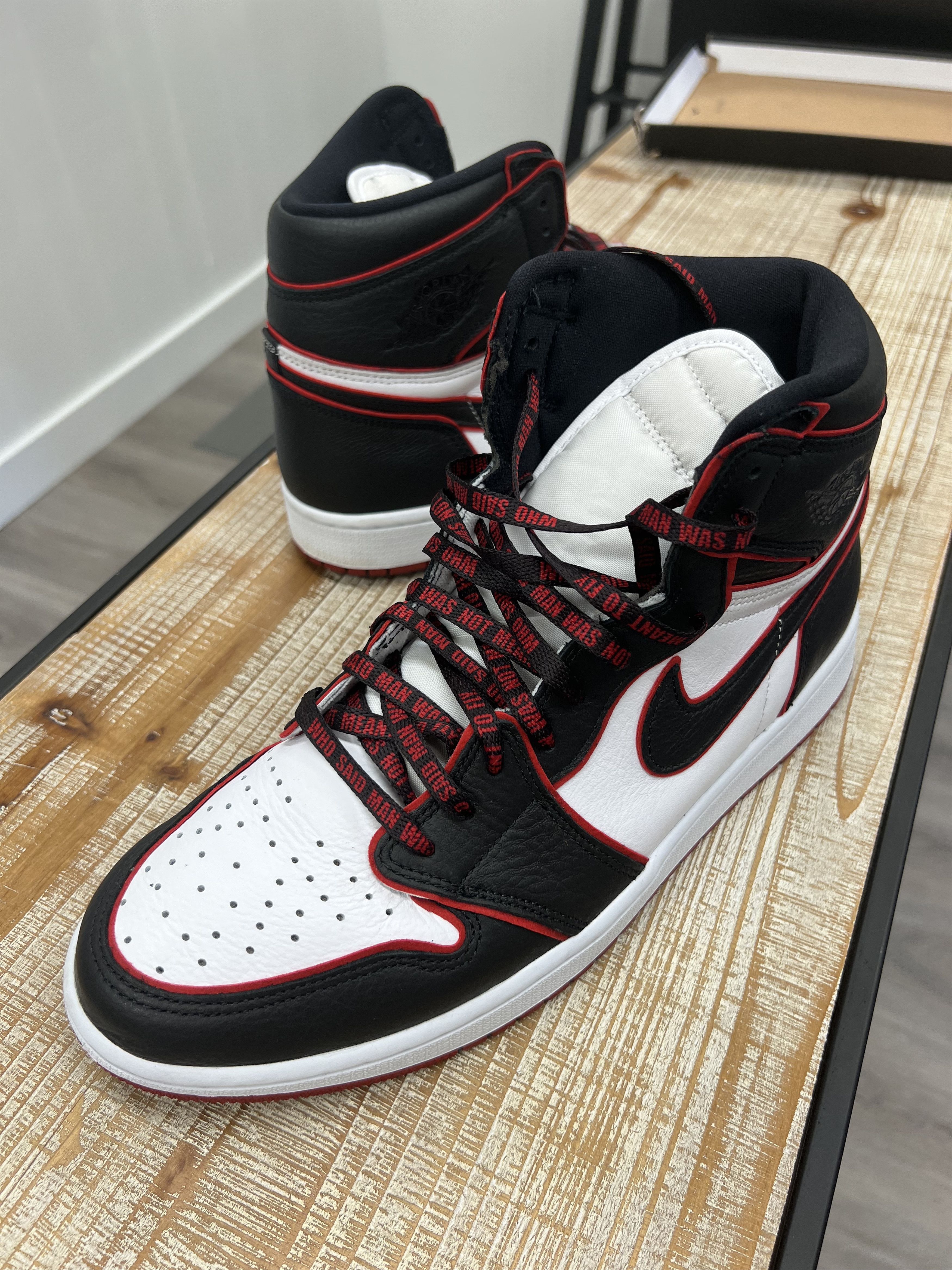 Jordan Brand Air Jordan 1 Retro High Bloodline Size US 12 / EU 45 - 5 Thumbnail