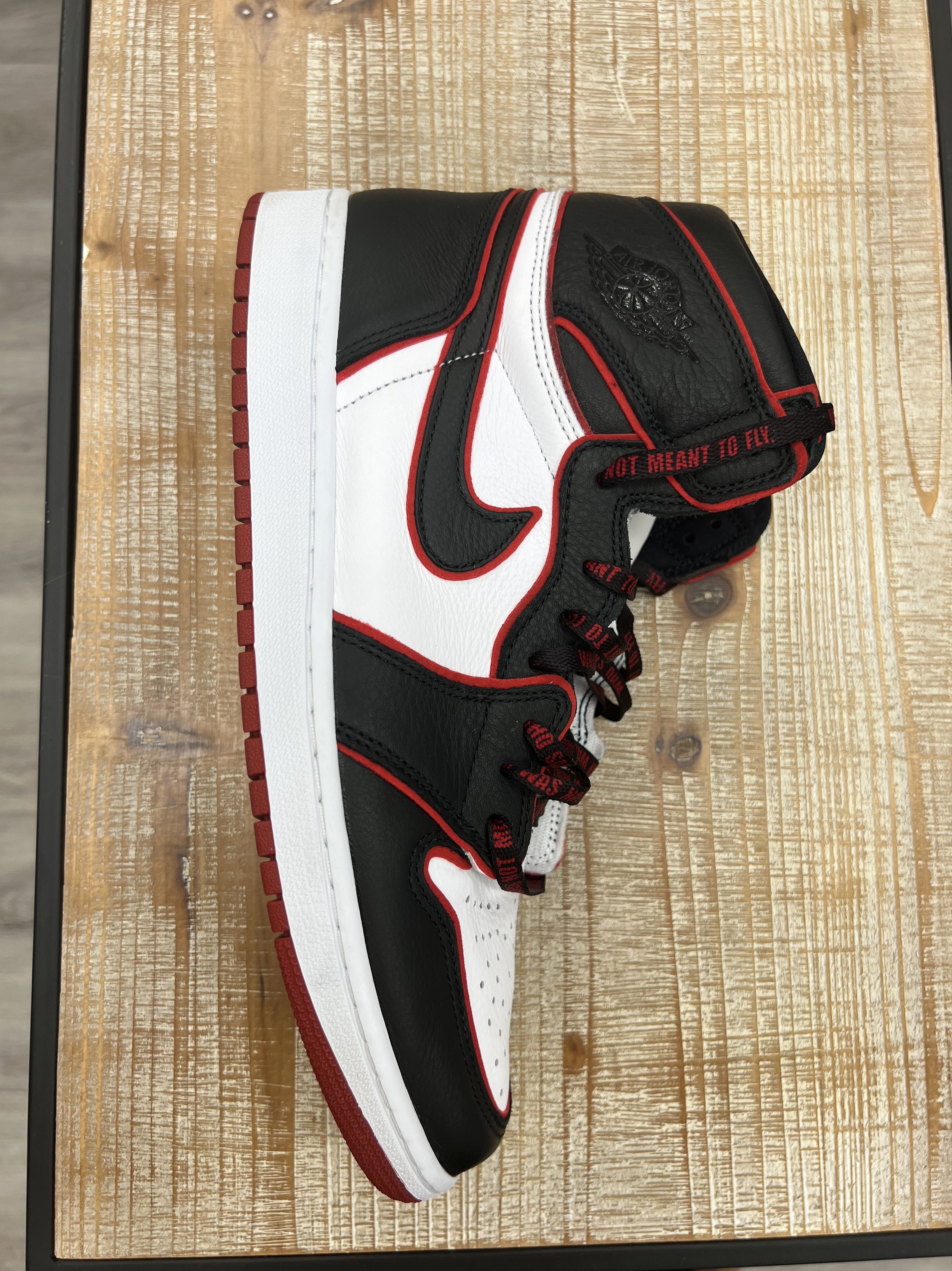 Jordan Brand Air Jordan 1 Retro High Bloodline Size US 12 / EU 45 - 12 Thumbnail