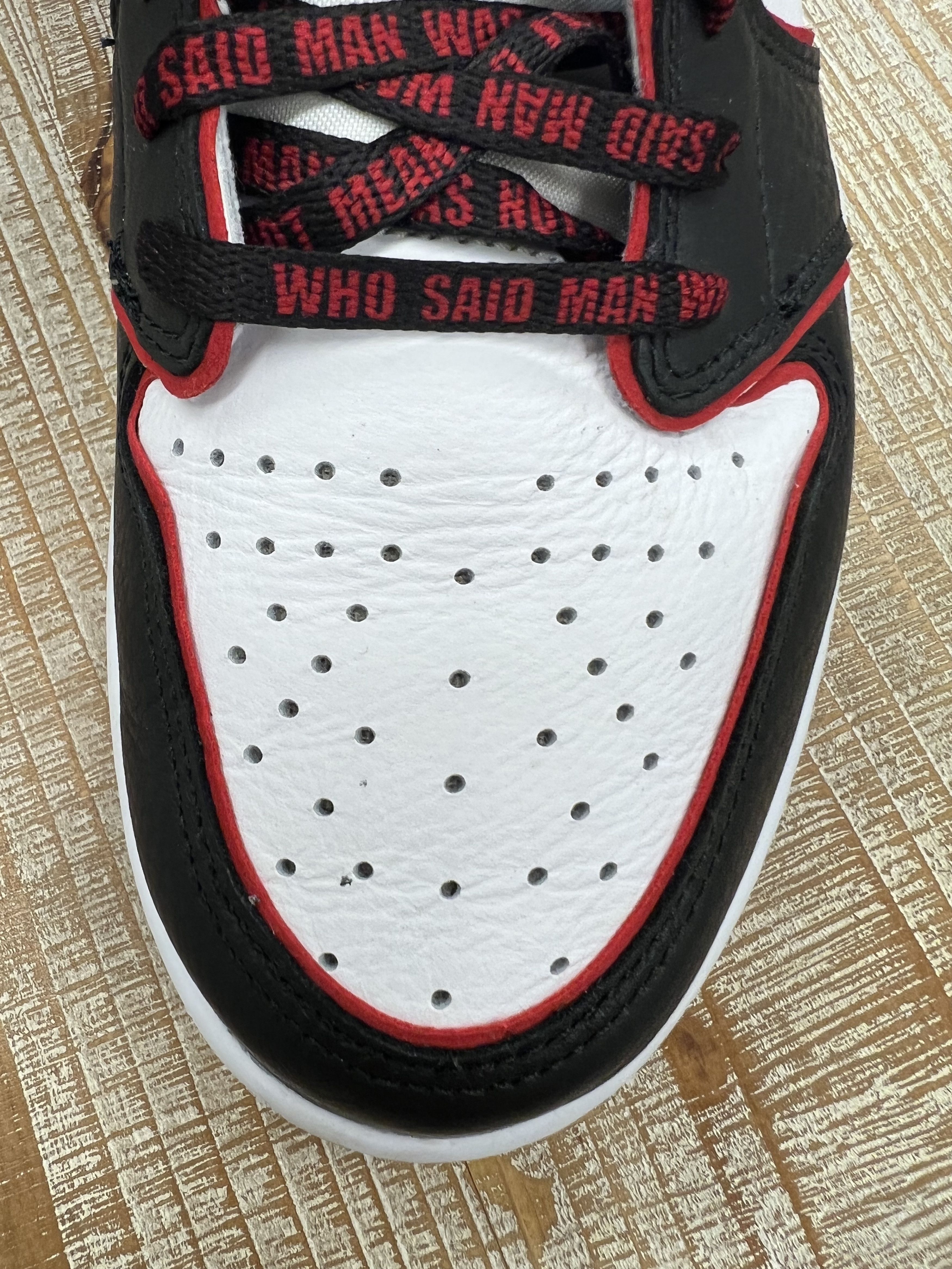 Jordan Brand Air Jordan 1 Retro High Bloodline Size US 12 / EU 45 - 6 Thumbnail