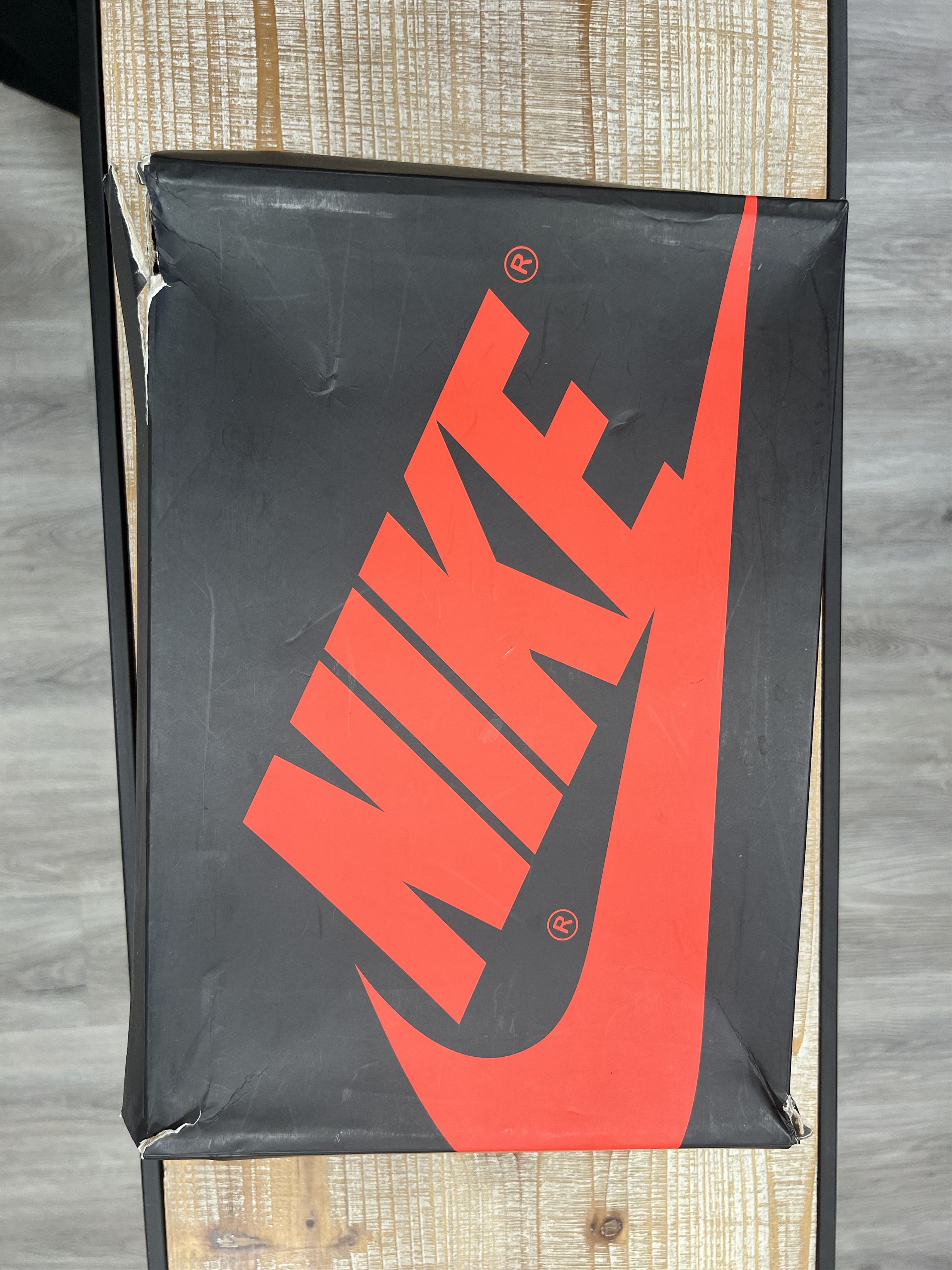 Jordan Brand Air Jordan 1 Retro High Bloodline Size US 12 / EU 45 - 14 Thumbnail